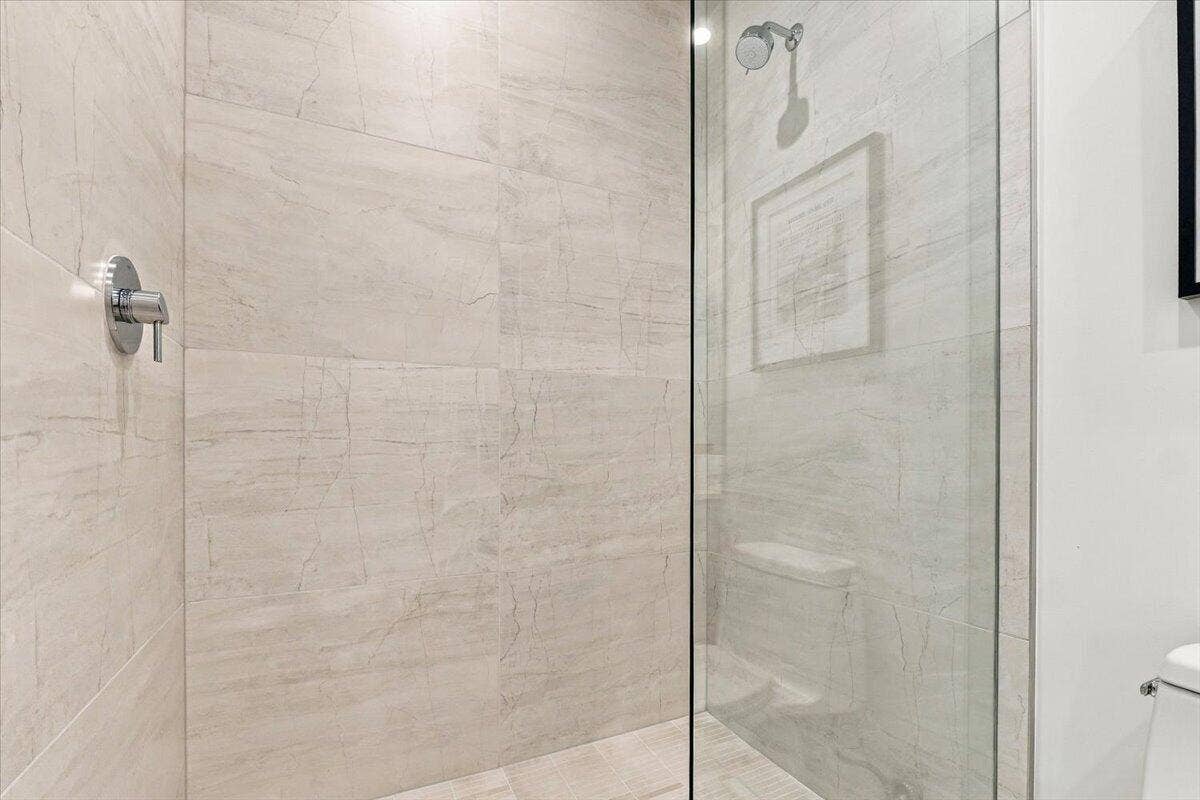 Guest suite 1- Bath
