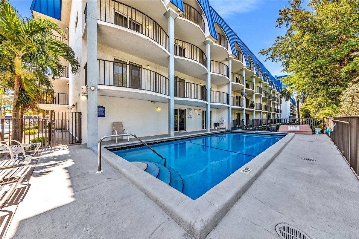 3909 N Ocean Boulevard, #113, Fort Lauderdale, FL 33308 74-306A9405