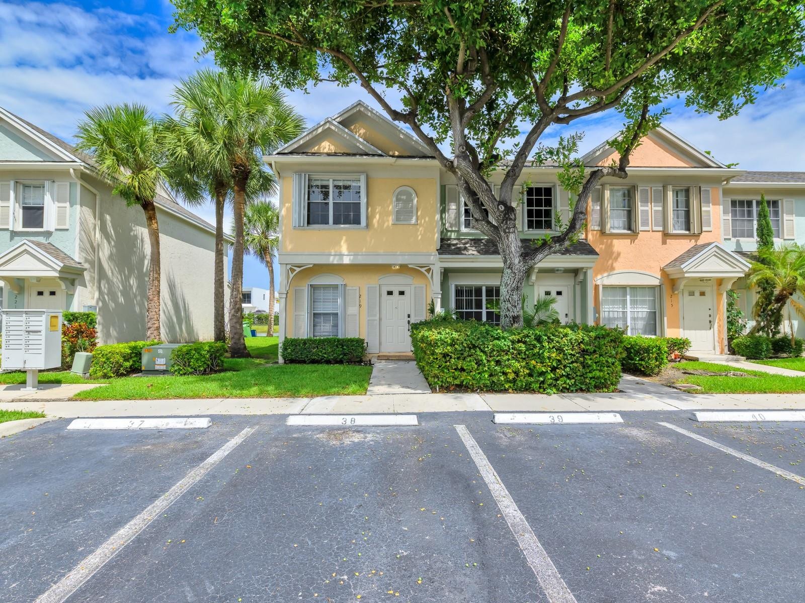 219 MALLORY Court, Weston, FL 33326 Photo 2