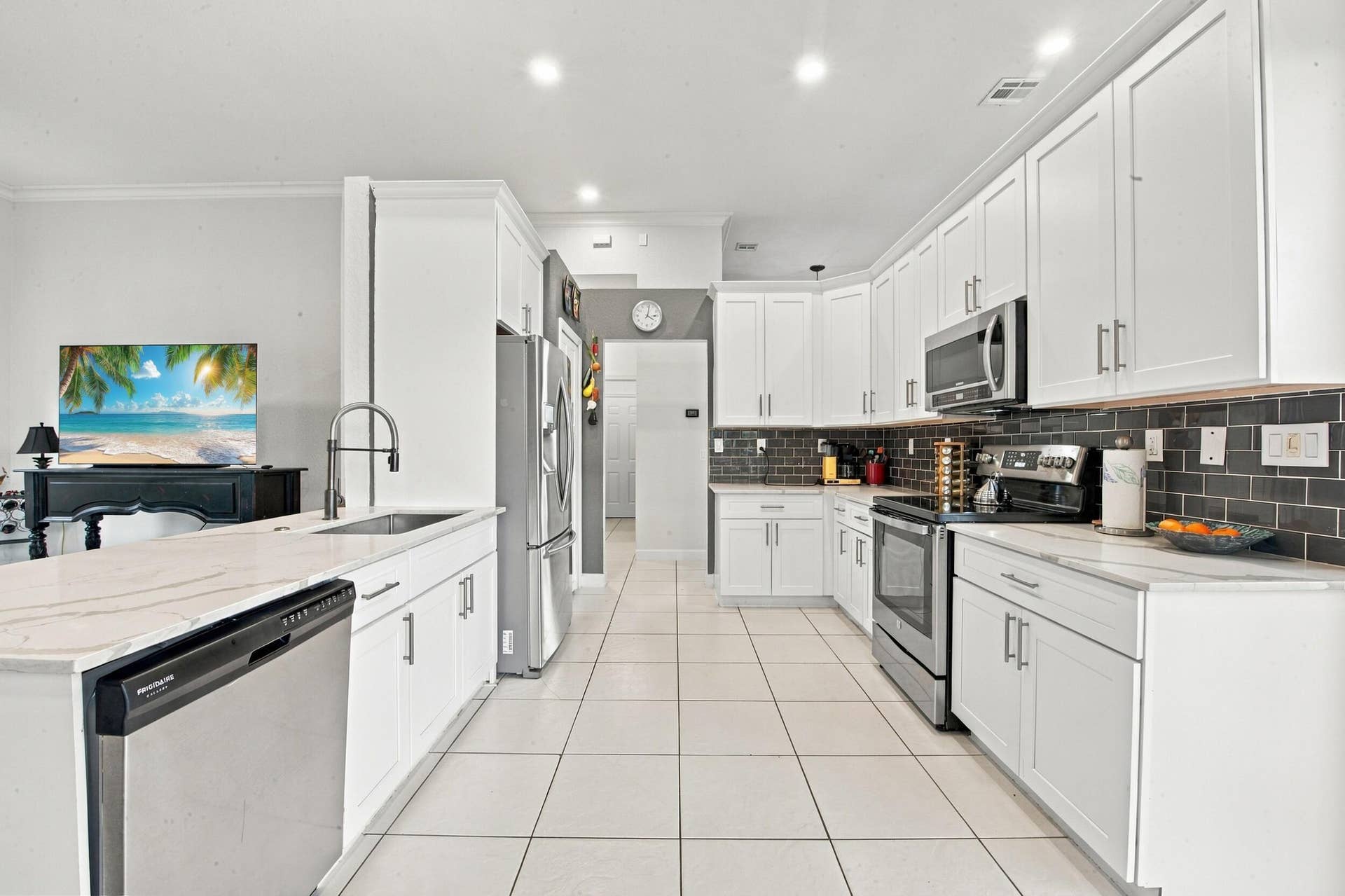 5115 NW 125th Avenue, Coral Springs, FL 33076 Kitchen