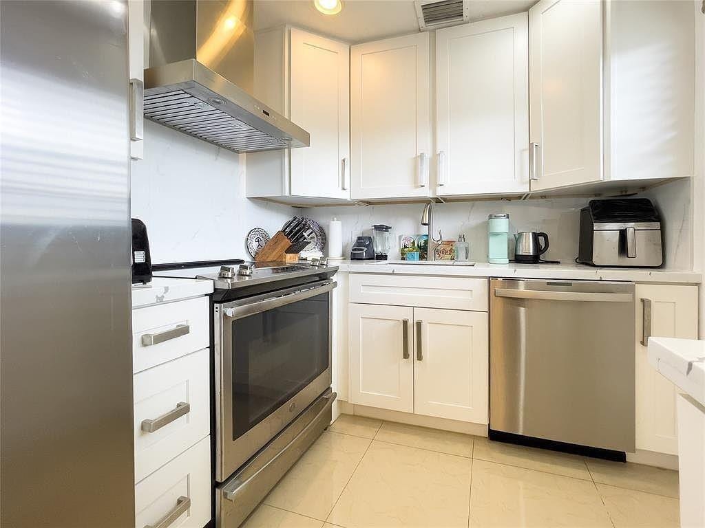 301 OAKRIDGE Q, #301, Deerfield Beach, FL 33442 Photo 2