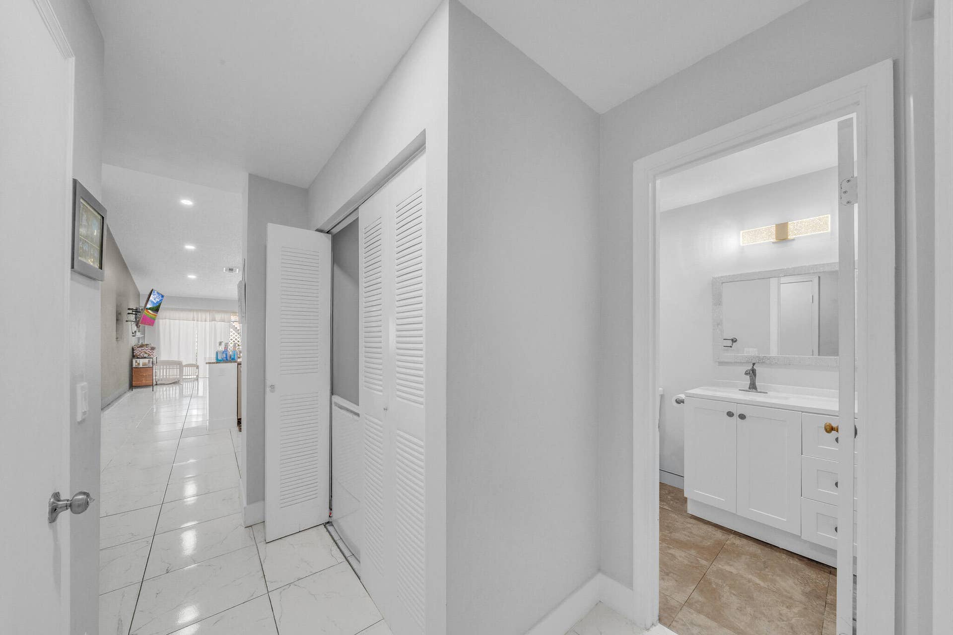 3575 Deer Creek Palladian Circle, Deerfield Beach, FL 33442 12 Guest bathroom (1)