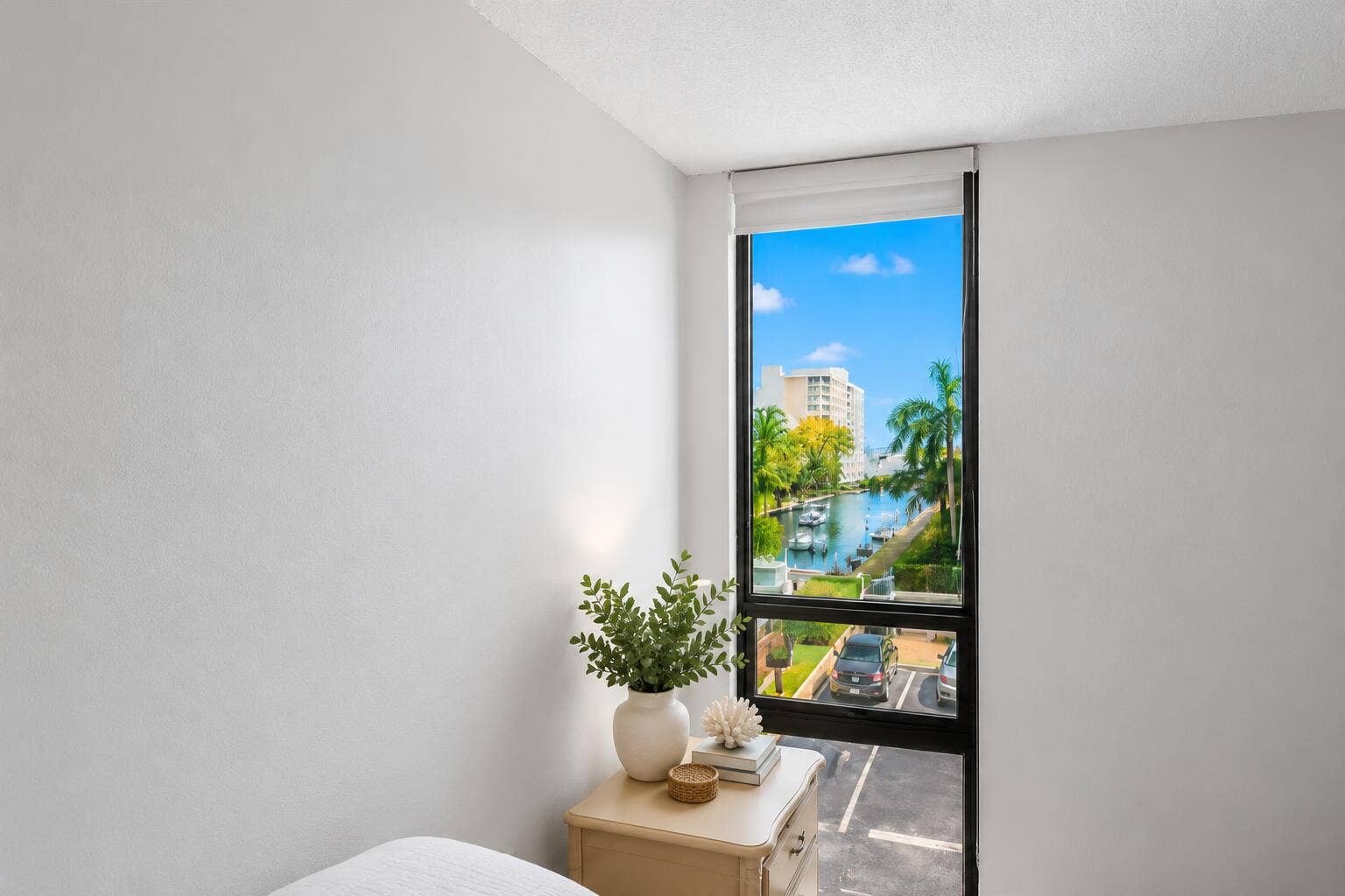 4800 BAYVIEW Drive, #306, Fort Lauderdale, FL 33308 44af487a-d2eb-4b6d-bdca-94472142329a