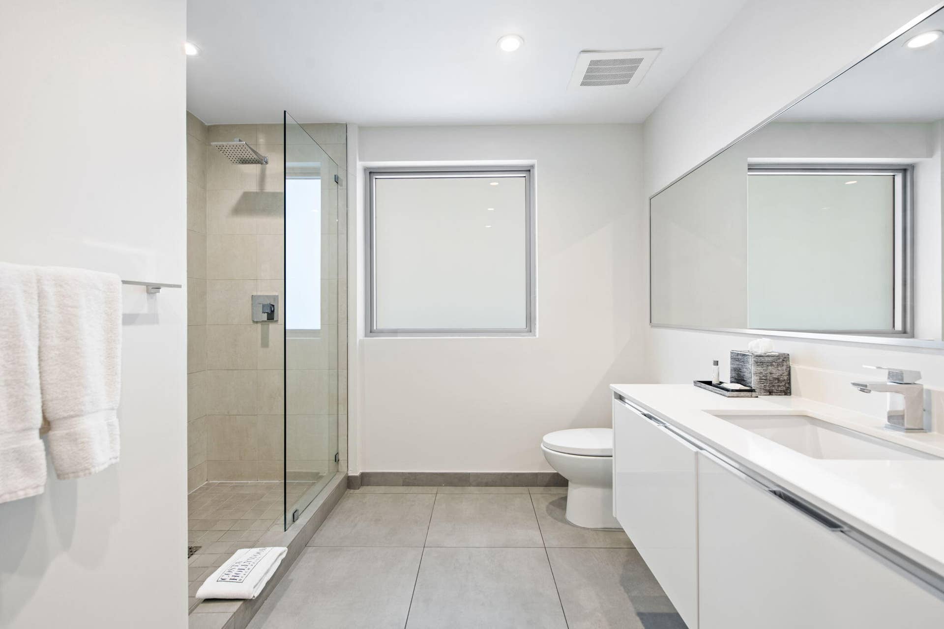 777 N Ocean Drive, Hollywood, FL 33019 Bathroom
