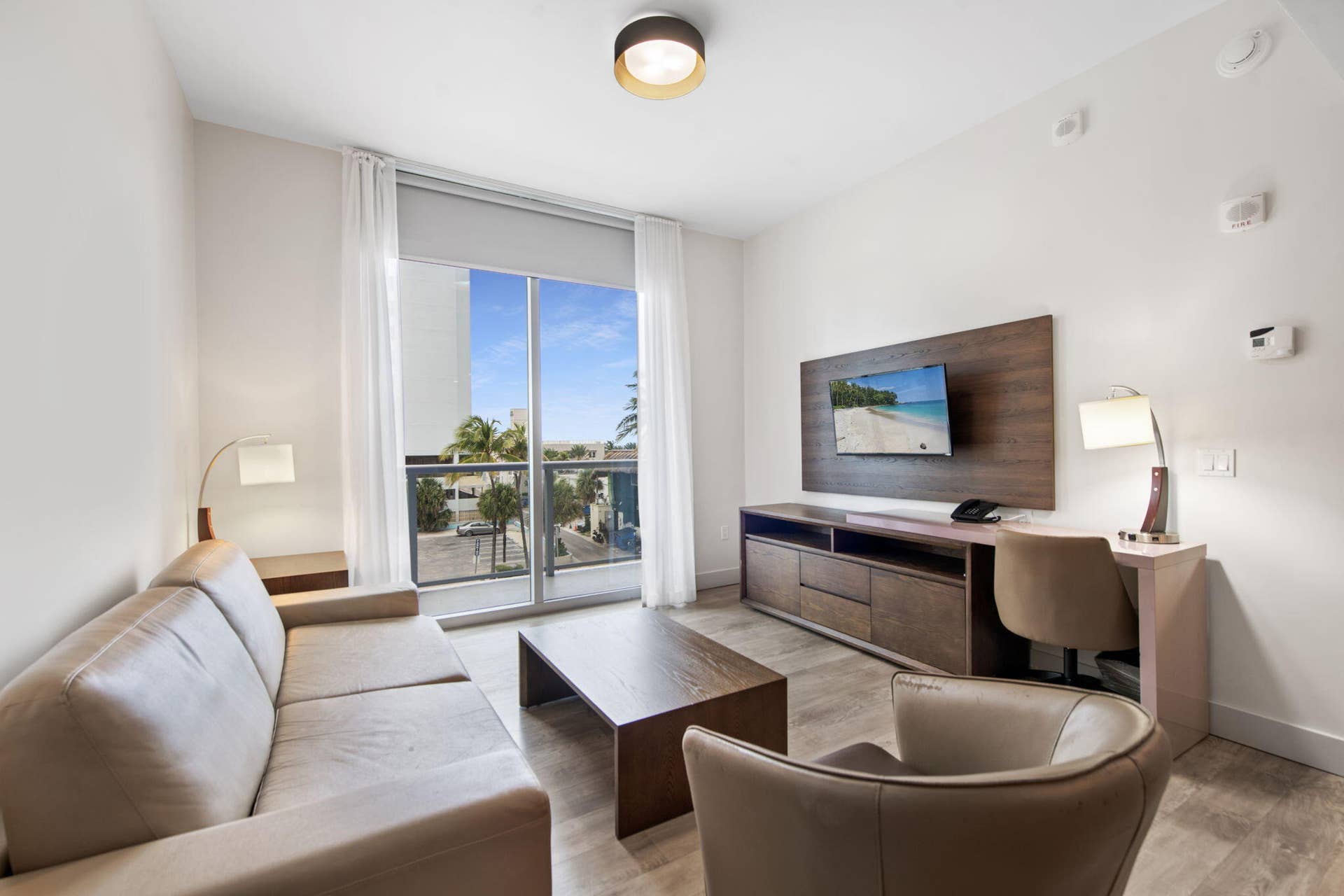 777 N Ocean Drive, Hollywood, FL 33019 Living