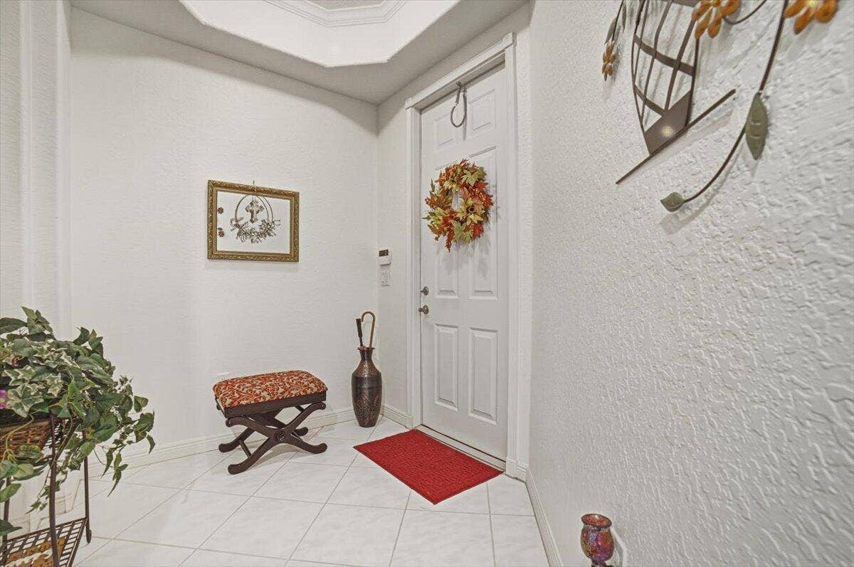 09-Entrance-B