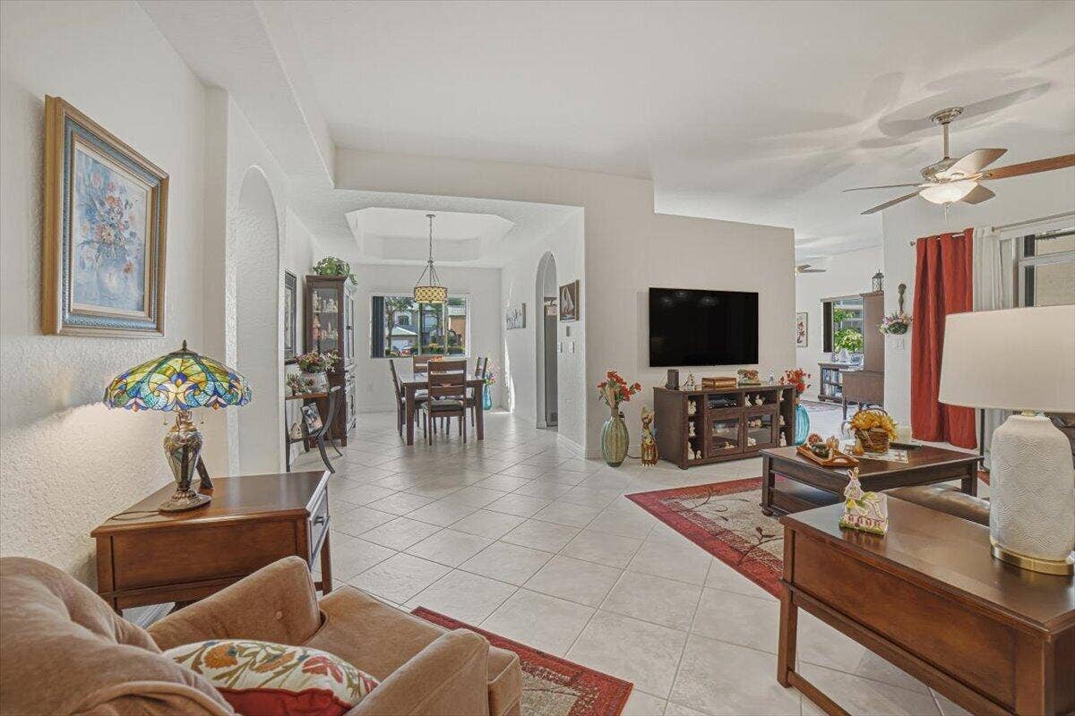 12-Livingroom-C