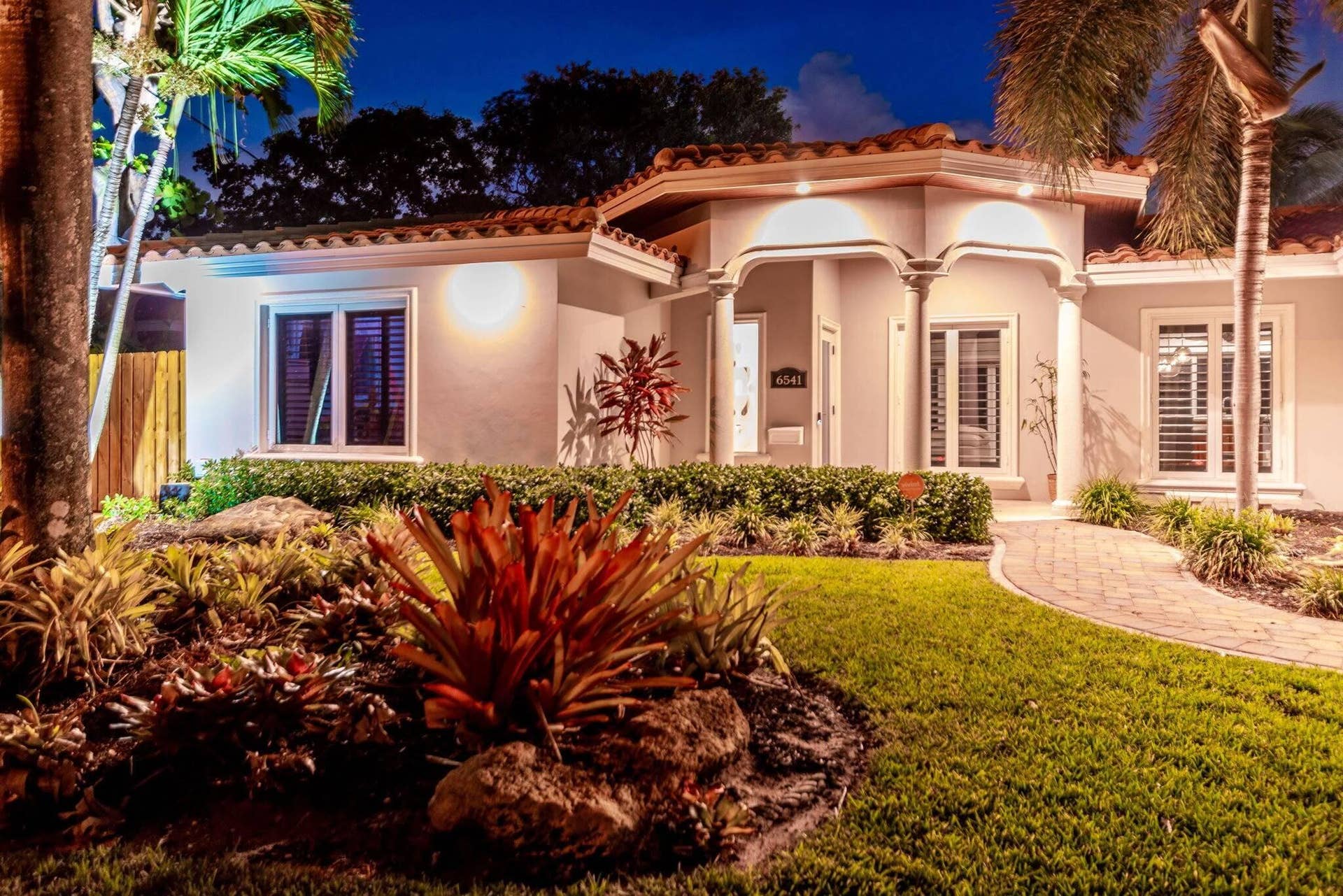 6541 NE 20TH Avenue, Fort Lauderdale, FL 33308 Landscaped Home on Quiet Cul-de-Sac