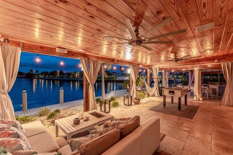 6541 NE 20TH Avenue, Fort Lauderdale, FL 33308 Waterfront Outdoor Entertainment Area