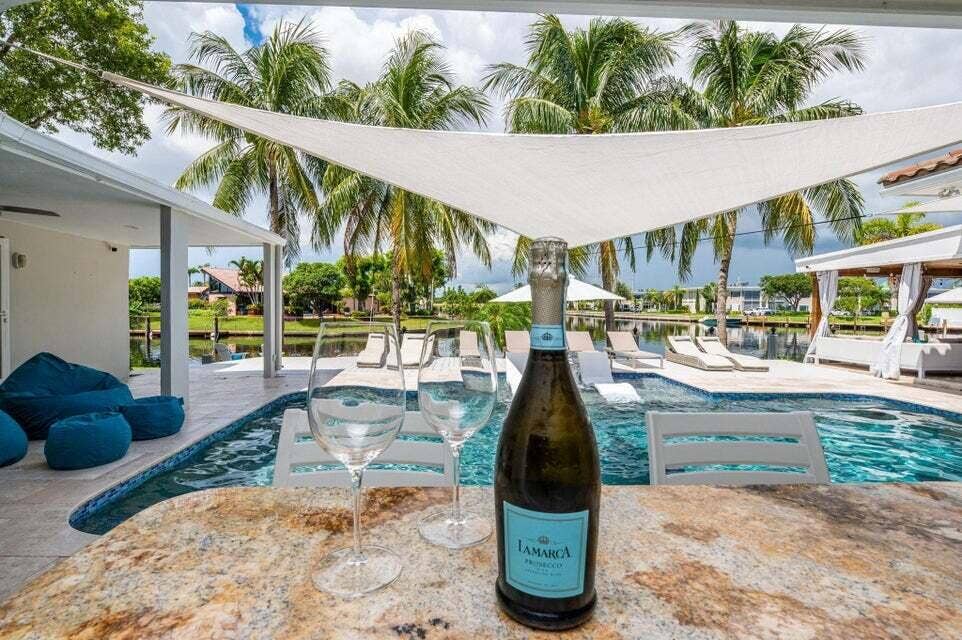 6541 NE 20TH Avenue, Fort Lauderdale, FL 33308 .