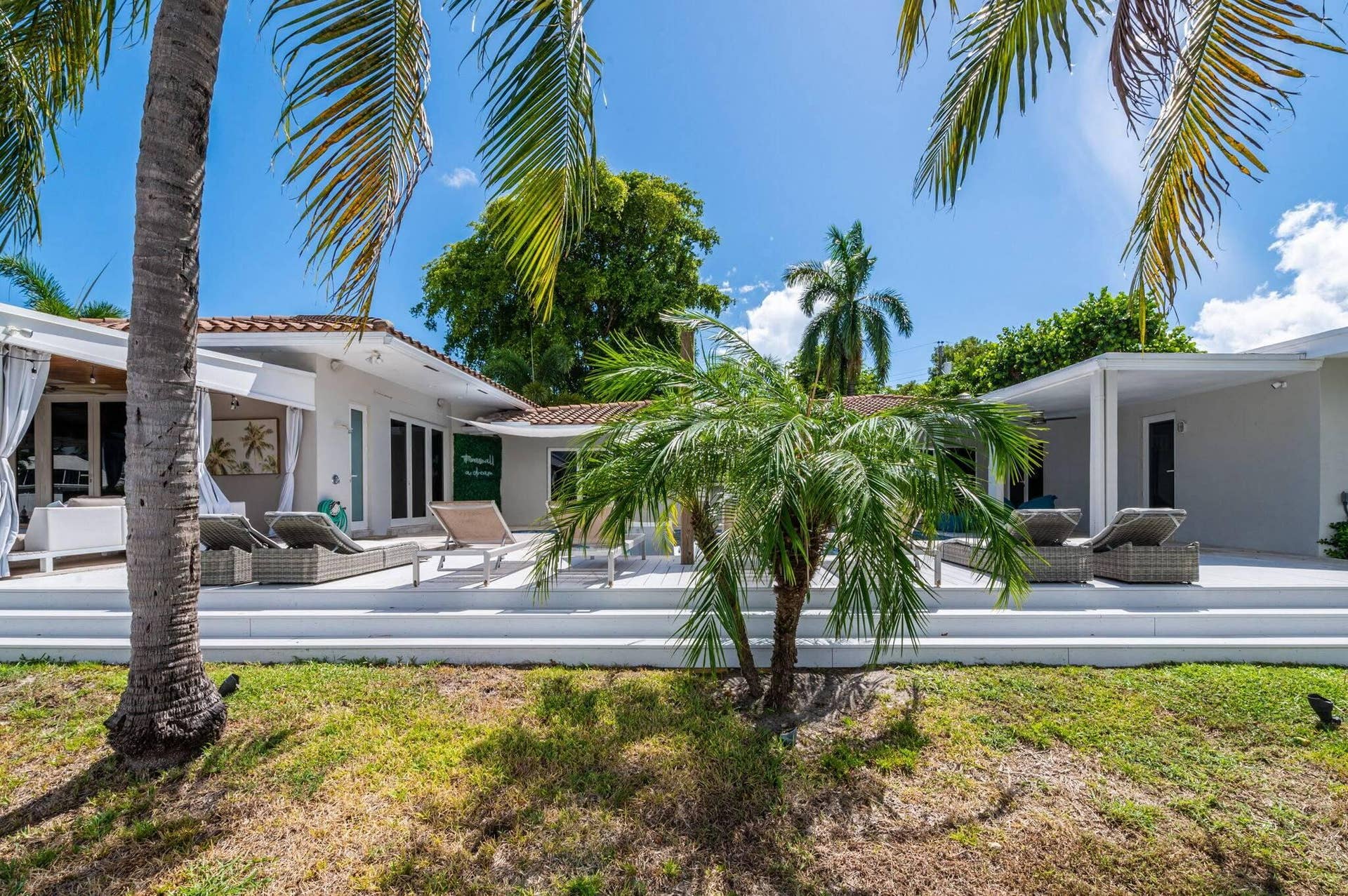 6541 NE 20TH Avenue, Fort Lauderdale, FL 33308 .