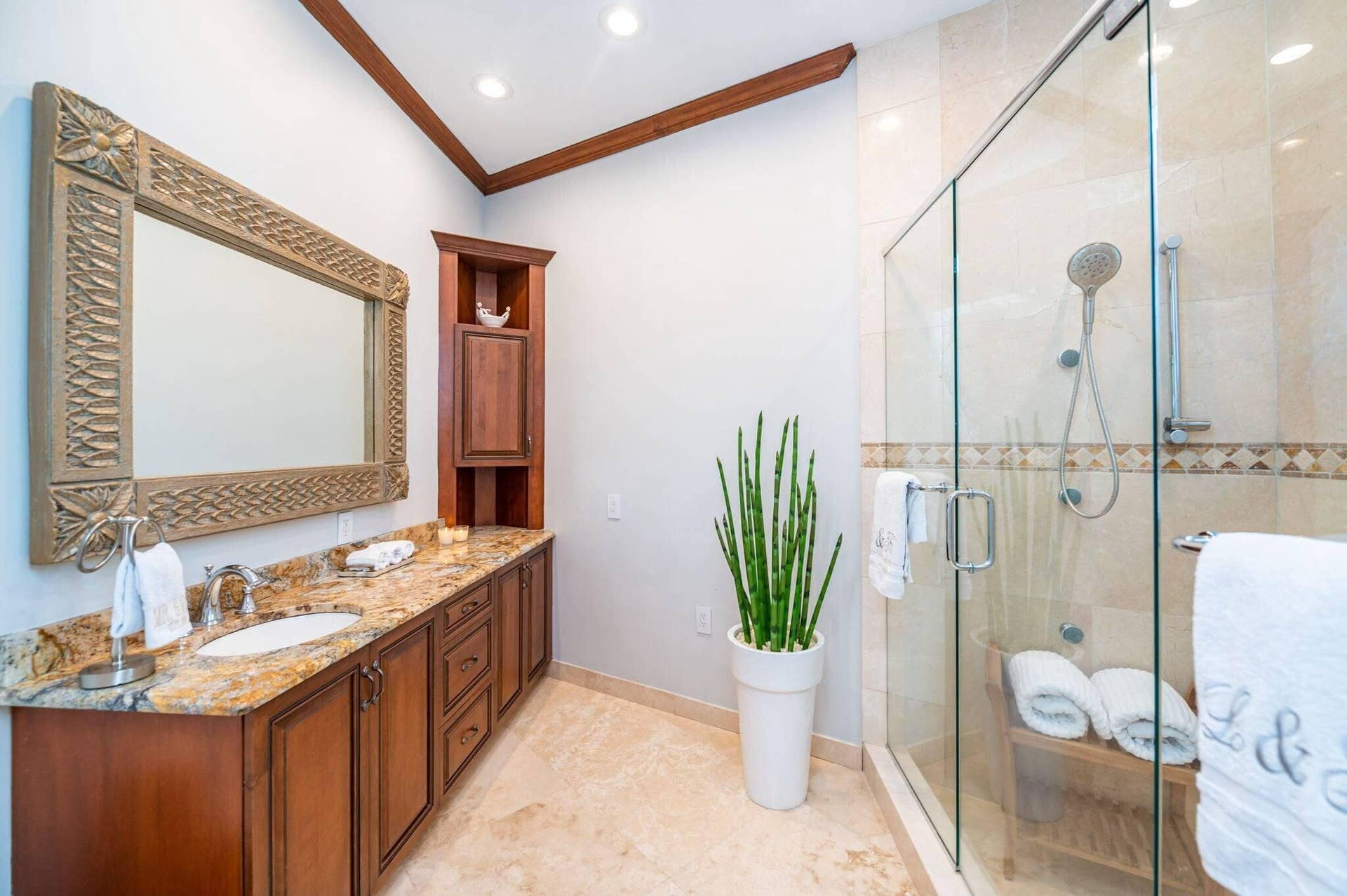 6541 NE 20TH Avenue, Fort Lauderdale, FL 33308 Beautifully Appointed Primary Bathroom