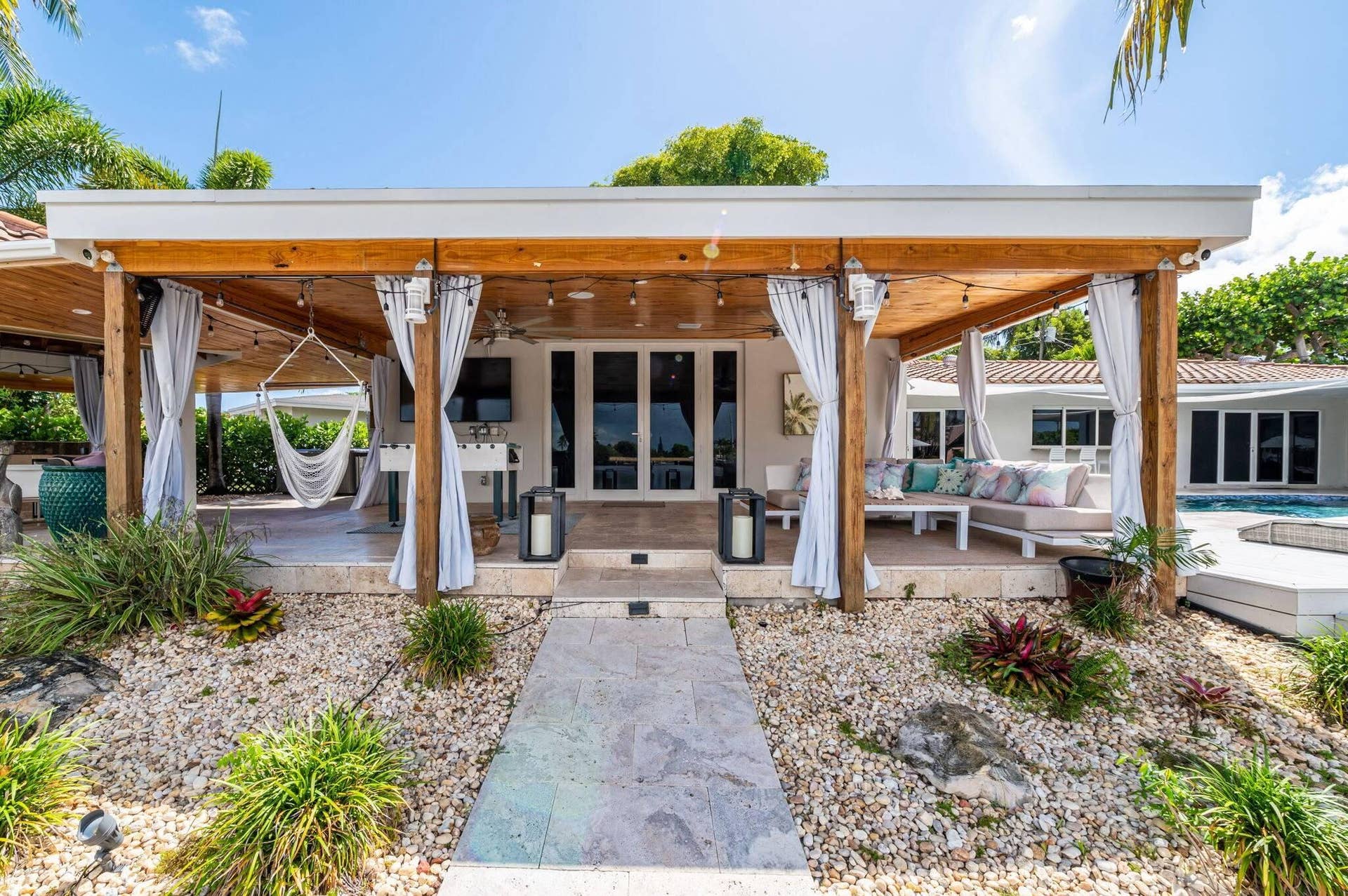 6541 NE 20TH Avenue, Fort Lauderdale, FL 33308 .