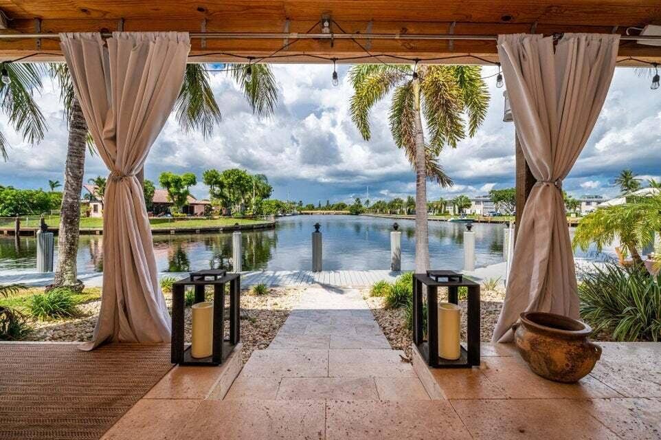 6541 NE 20TH Avenue, Fort Lauderdale, FL 33308 Elegant Waterfront Cabana & Canal Views