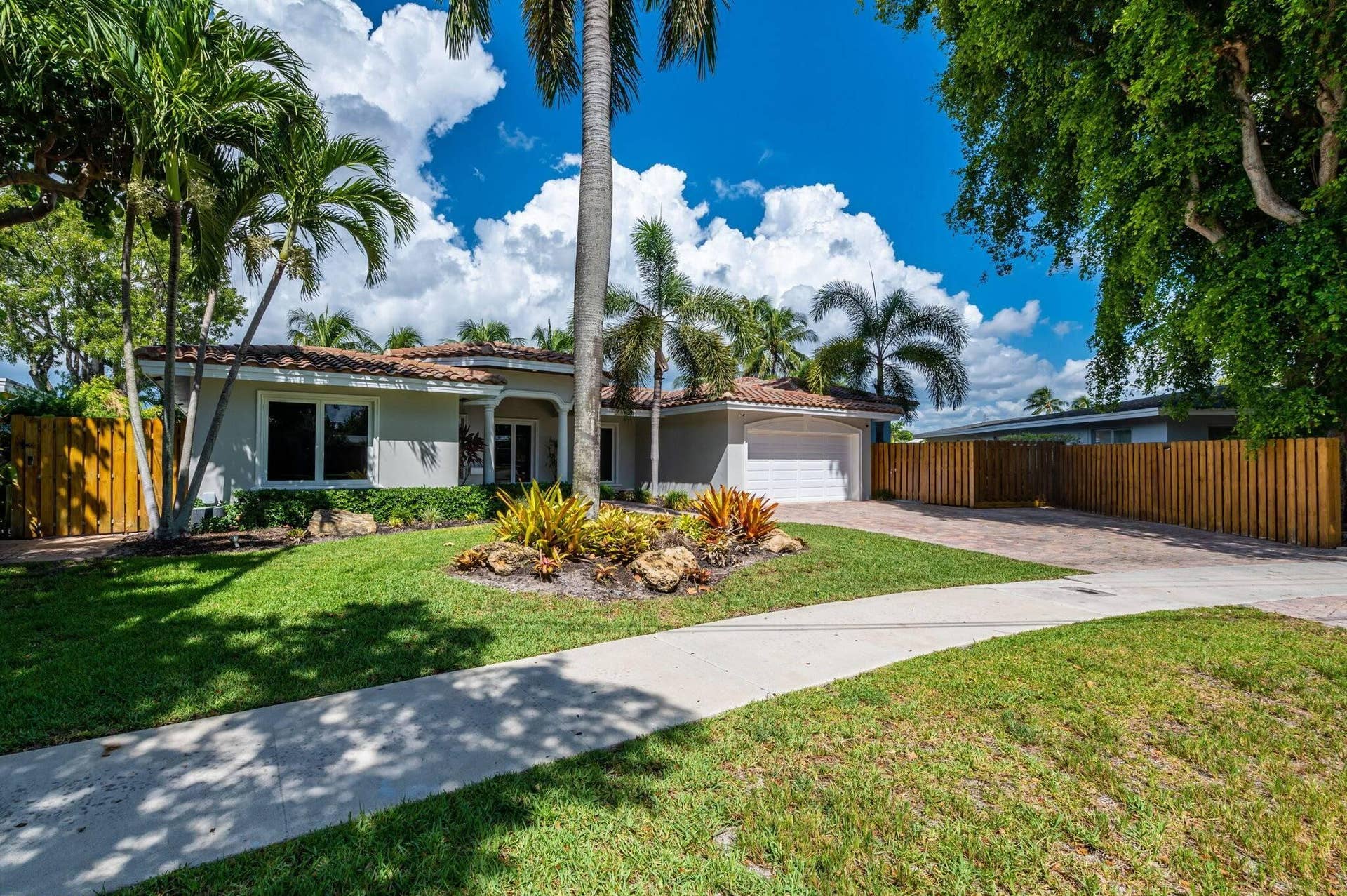 6541 NE 20TH Avenue, Fort Lauderdale, FL 33308 .