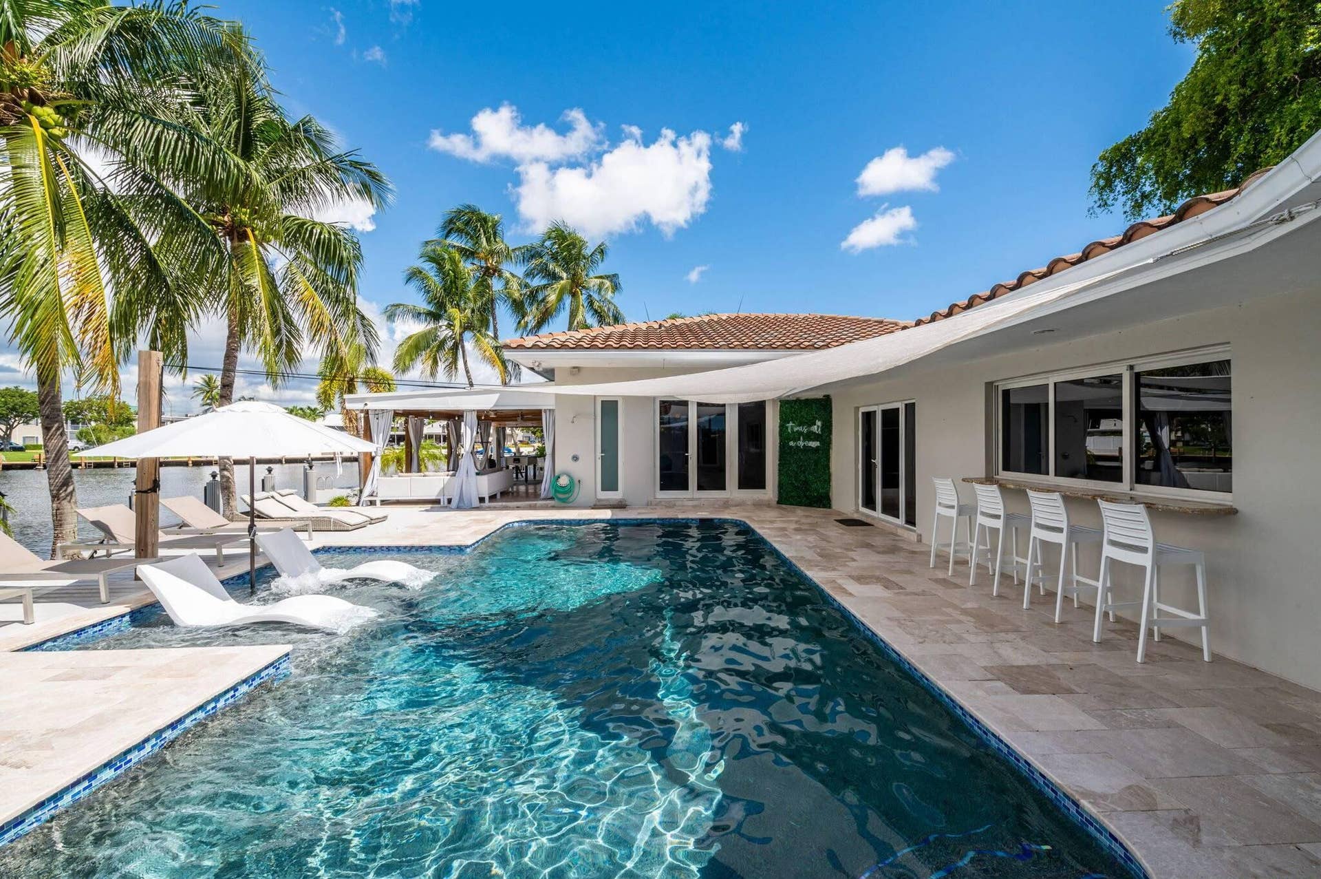 6541 NE 20TH Avenue, Fort Lauderdale, FL 33308 Heated Saltwater Pool & Poolside Bar