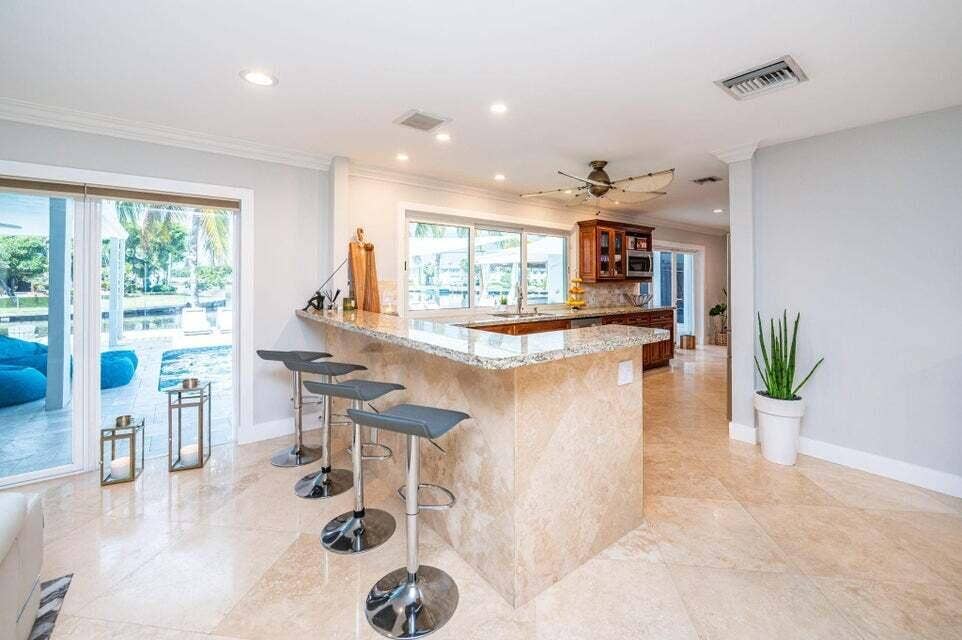 6541 NE 20TH Avenue, Fort Lauderdale, FL 33308 Bright & Spacious Kitchen Breakfast Nook