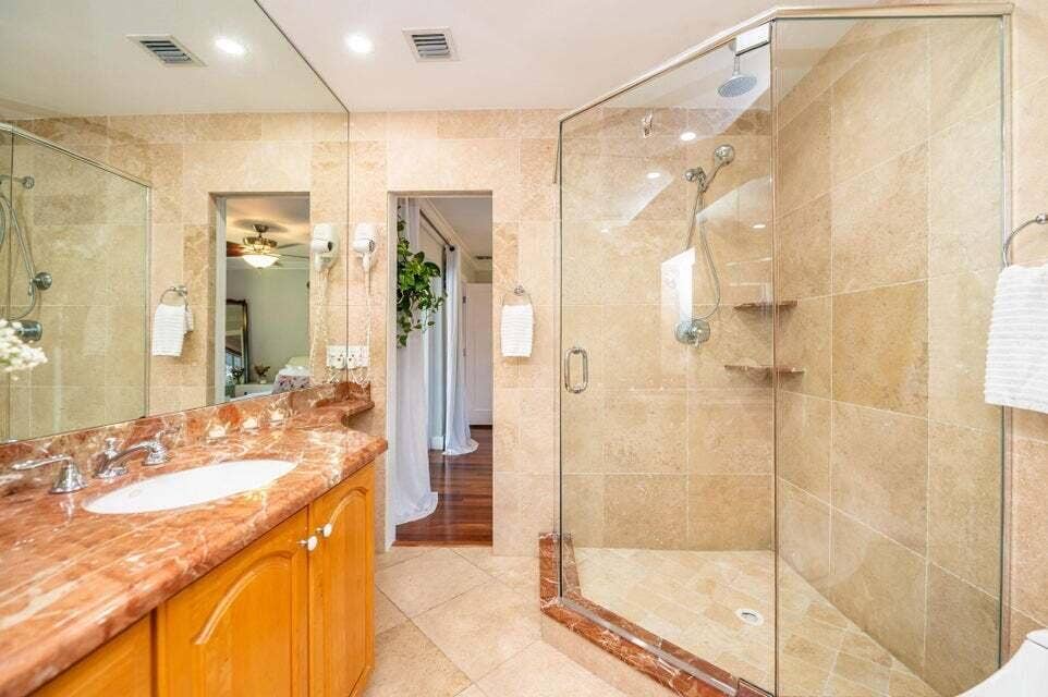 6541 NE 20TH Avenue, Fort Lauderdale, FL 33308 Bathroom 3