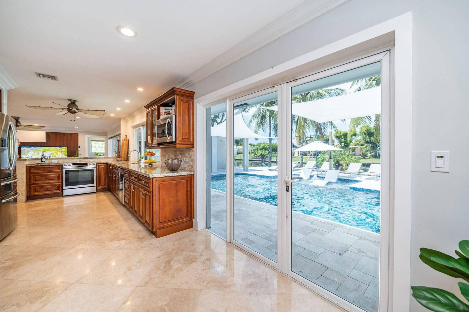 6541 NE 20TH Avenue, Fort Lauderdale, FL 33308 .