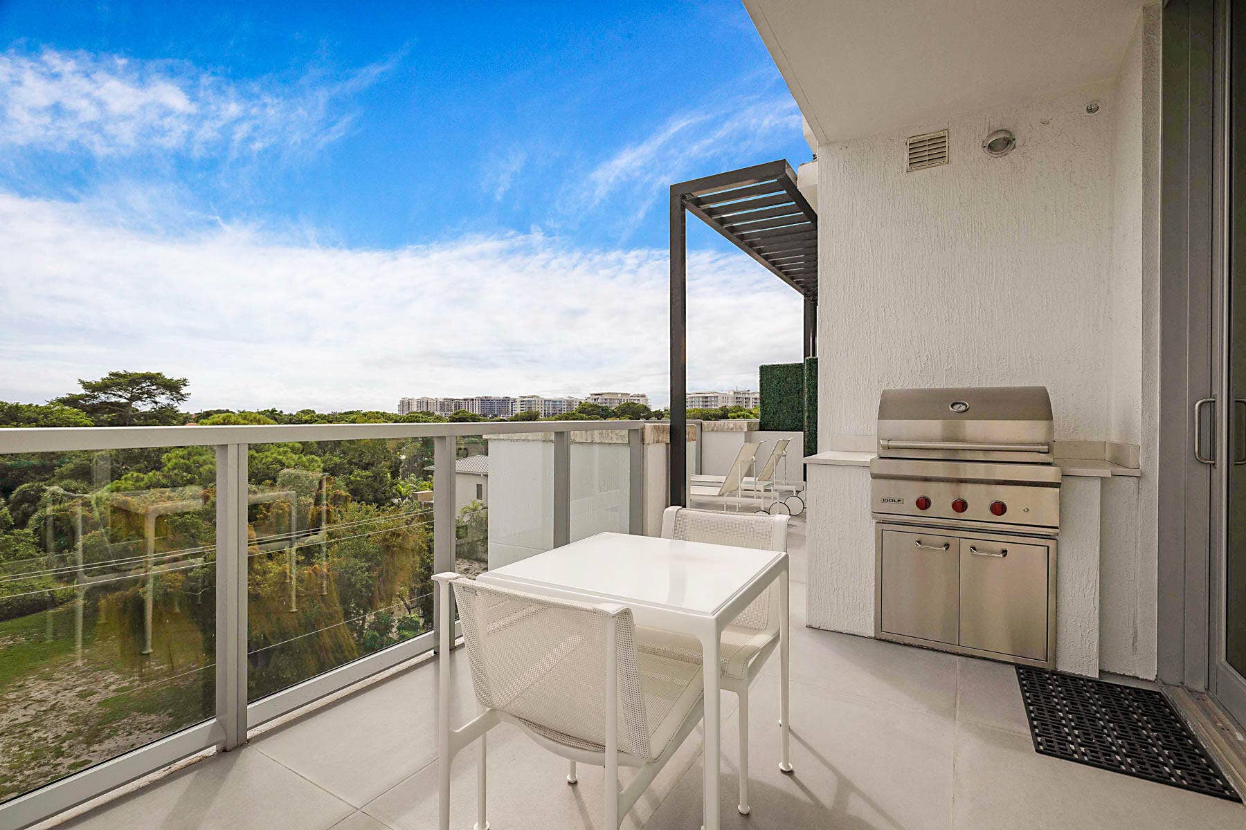 EXTRA LARGE BALCONY