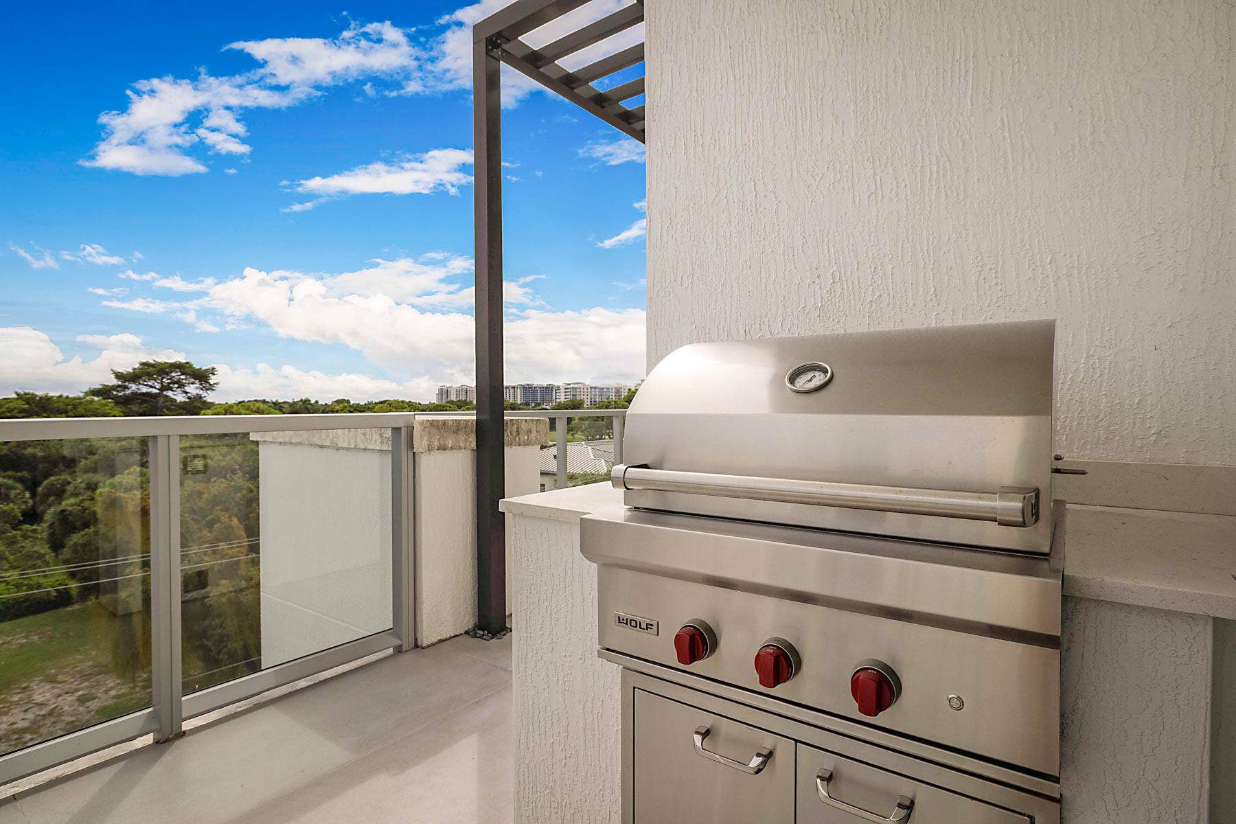 WOLF GAS GRILL IN YOUR OWN TERRACE
