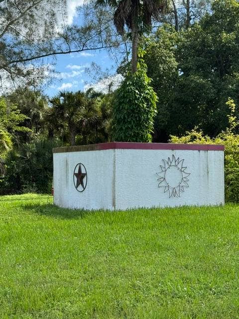 14594 GRUBER Lane, Loxahatchee Groves, FL 33470 concrete manure bin