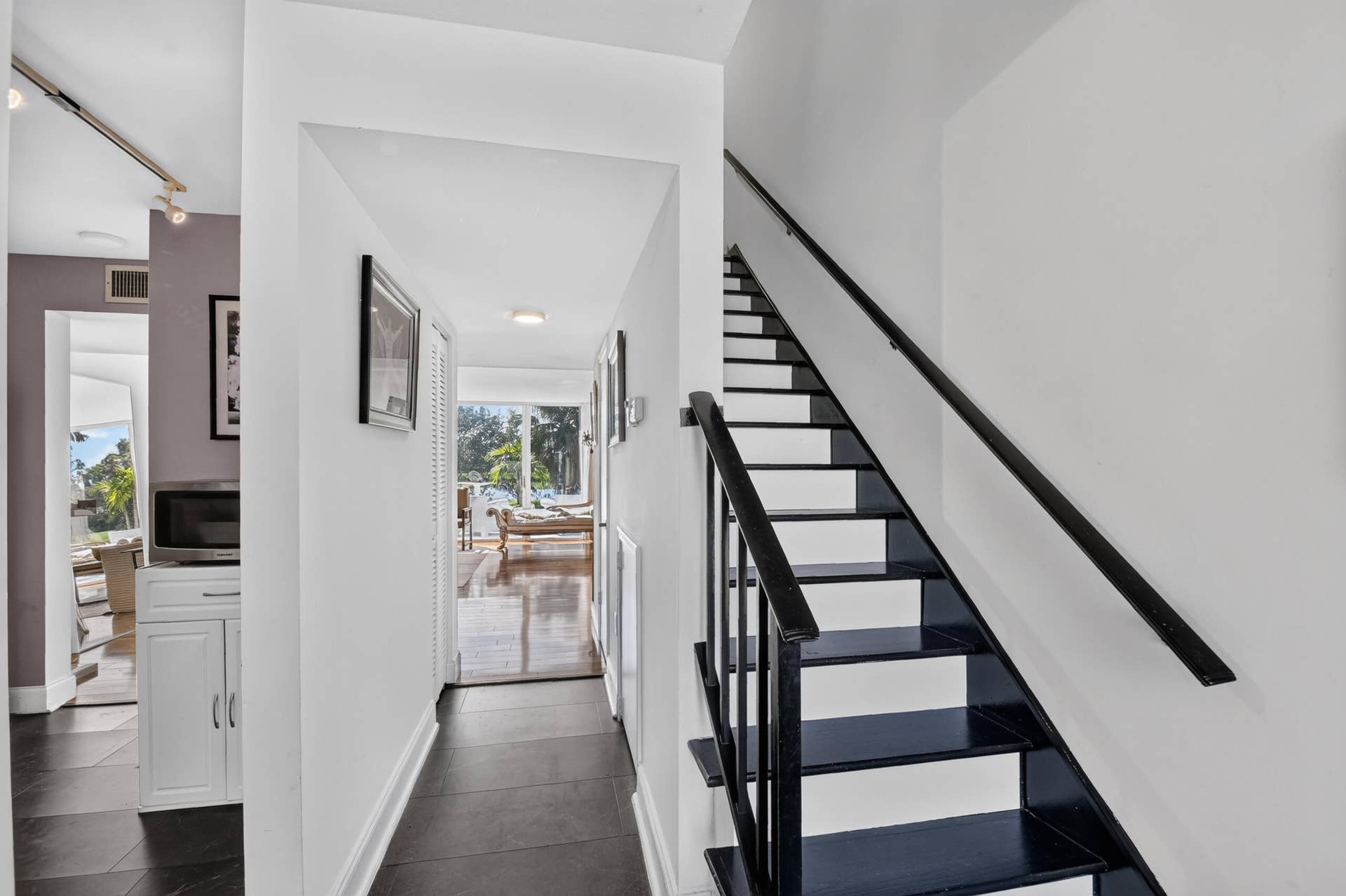4280 DESTE Court, Lake Worth, FL 33467 Entering front door