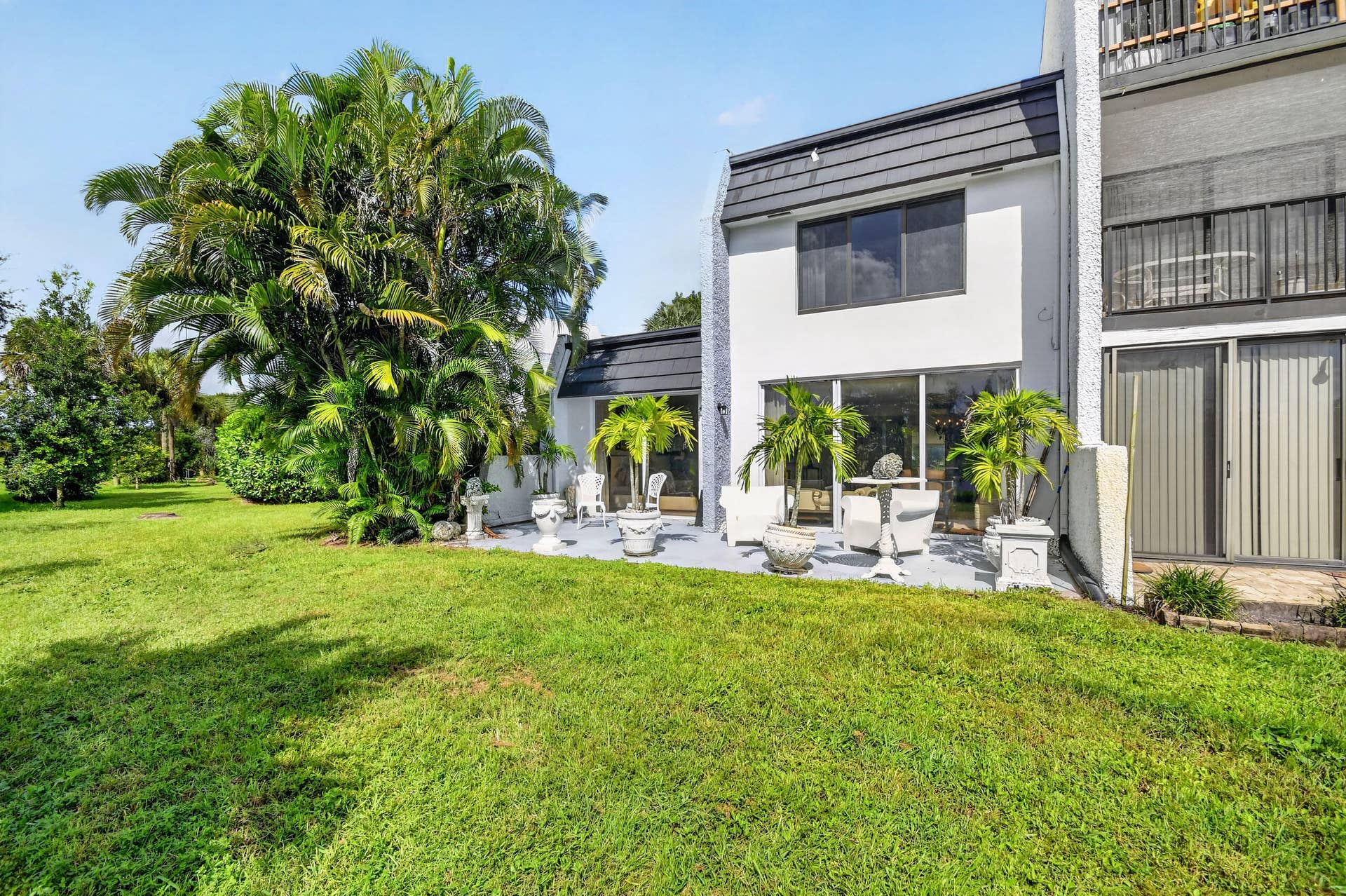 4280 DESTE Court, Lake Worth, FL 33467 Outside patio