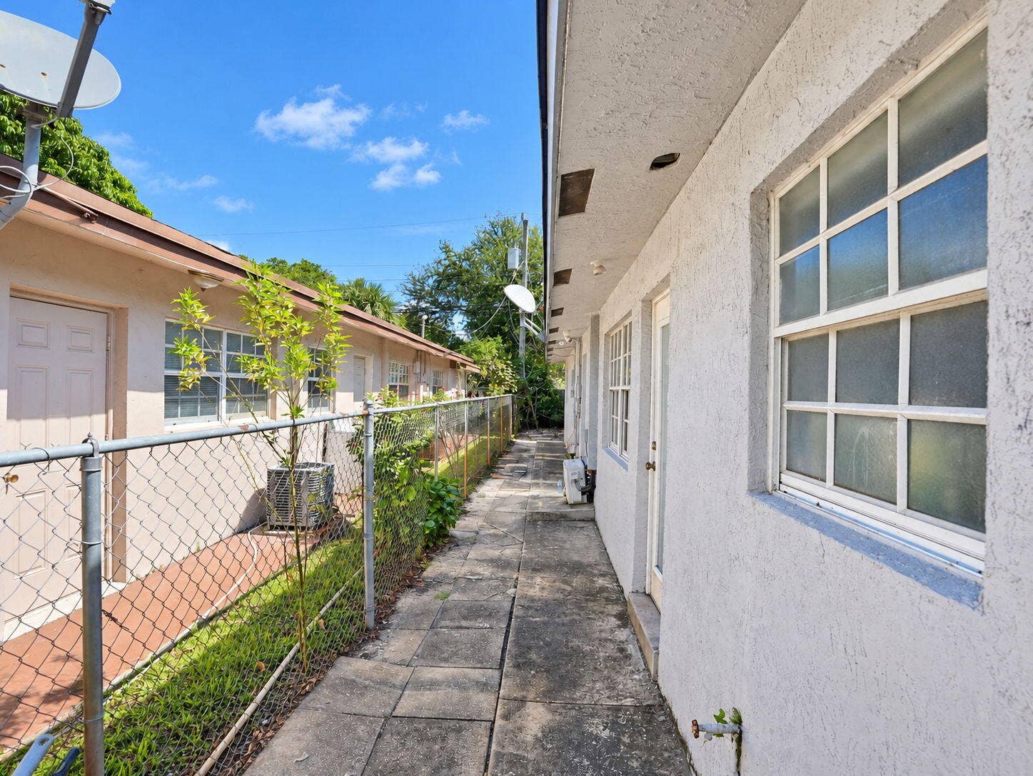 904 NE 10TH Avenue, Pompano Beach, FL 33060 33-web-or-mls-Daniel_904_NE_10th_Ave_32