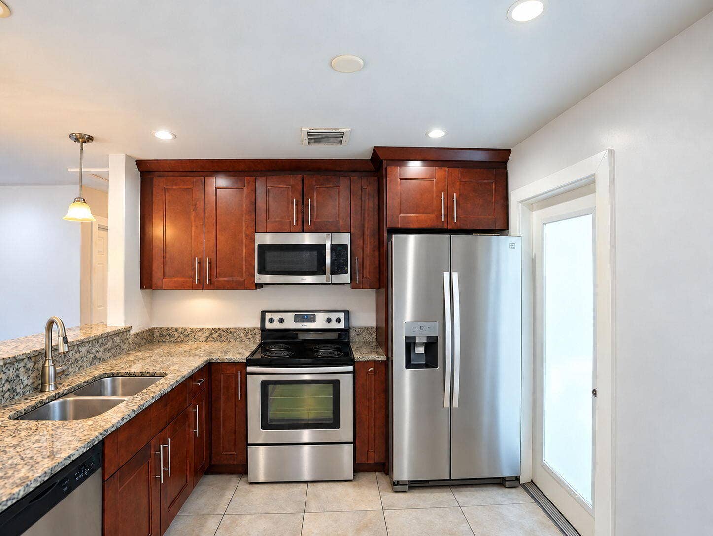 904 NE 10TH Avenue, Pompano Beach, FL 33060 21-web-or-mls-Daniel_904_NE_10th_Ave_07