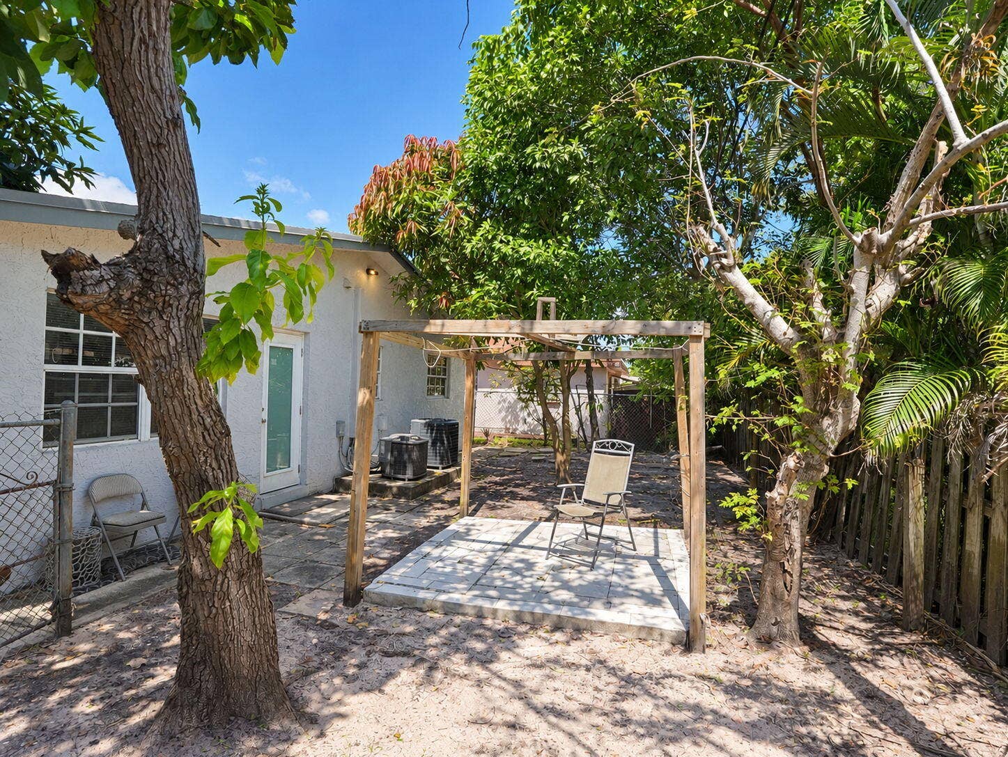 904 NE 10TH Avenue, Pompano Beach, FL 33060 36-web-or-mls-Daniel_904_NE_10th_Ave_35