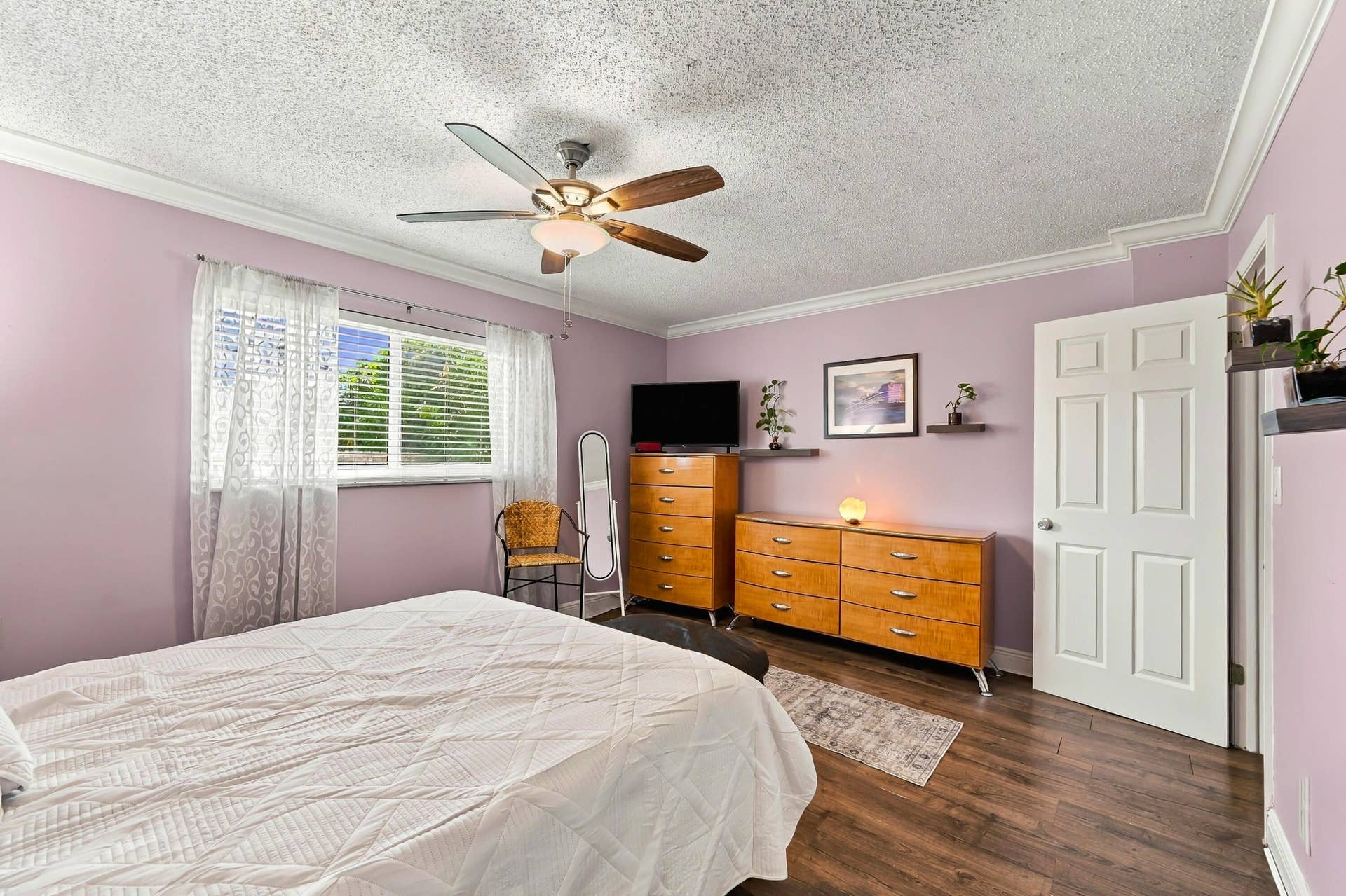21_primary bedroom