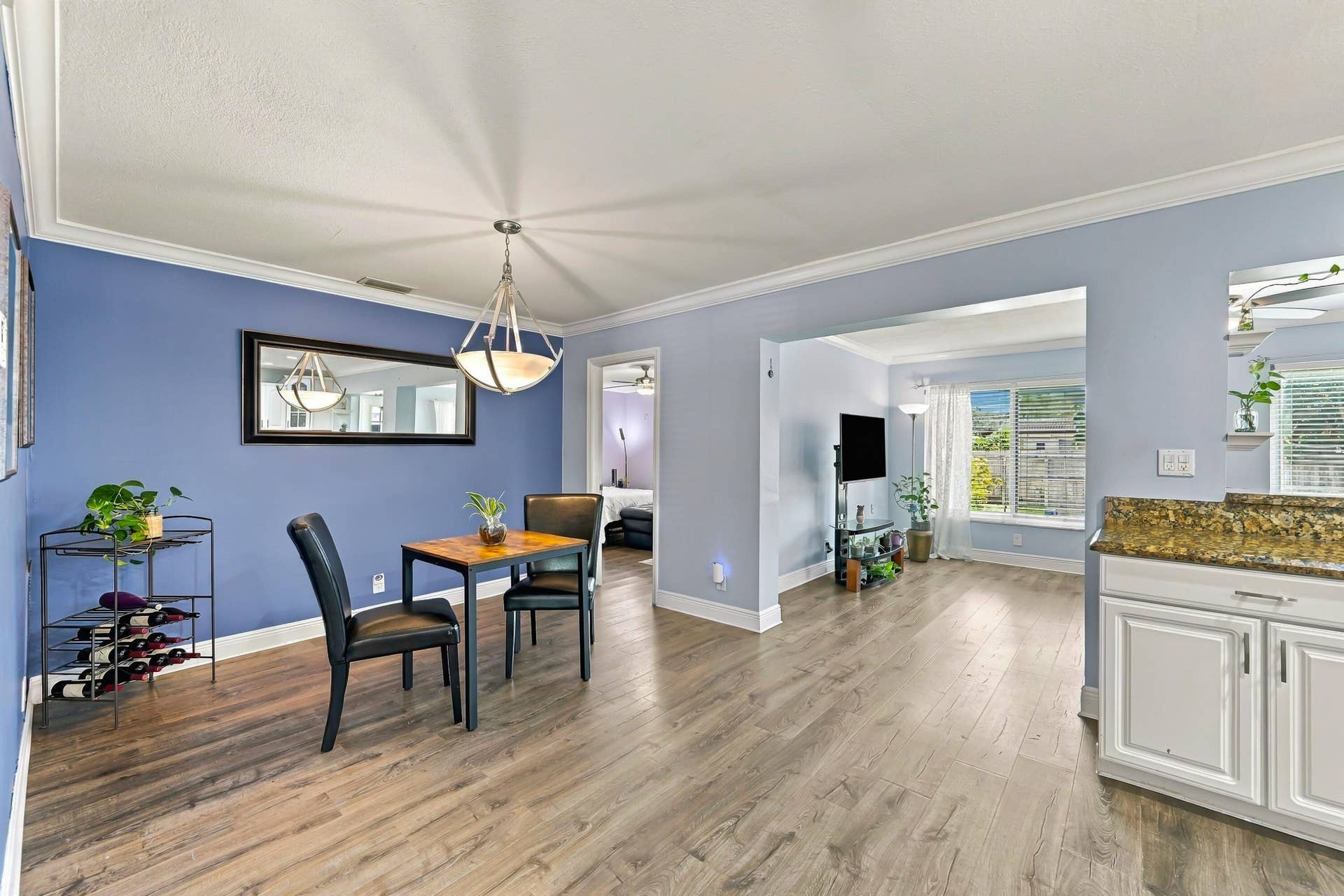 10_dining area