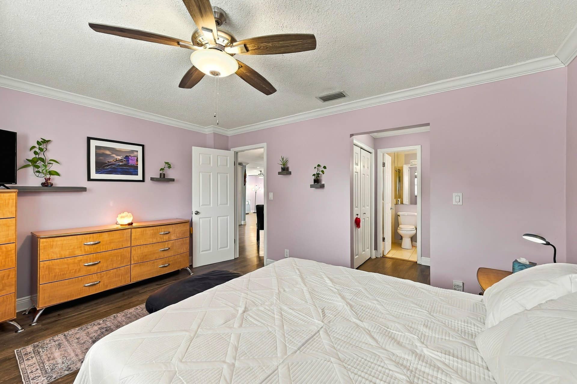 23_primary bedroom