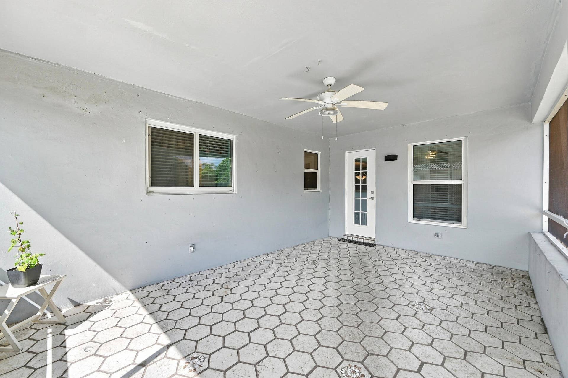 35_sun room
