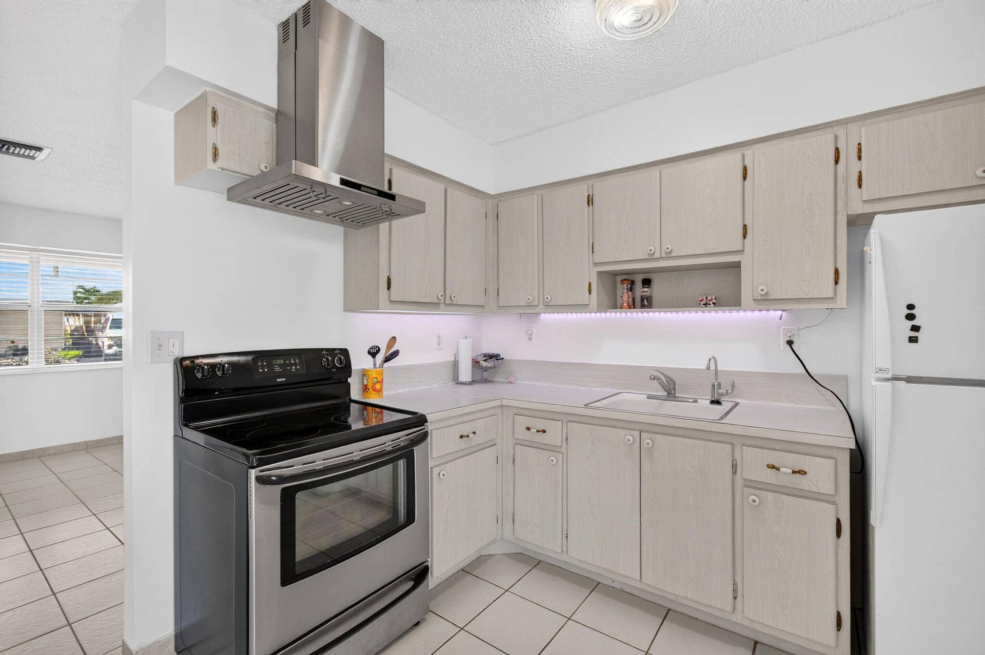 2703 Peer Lane, Delray Beach, FL 33445 1000172094