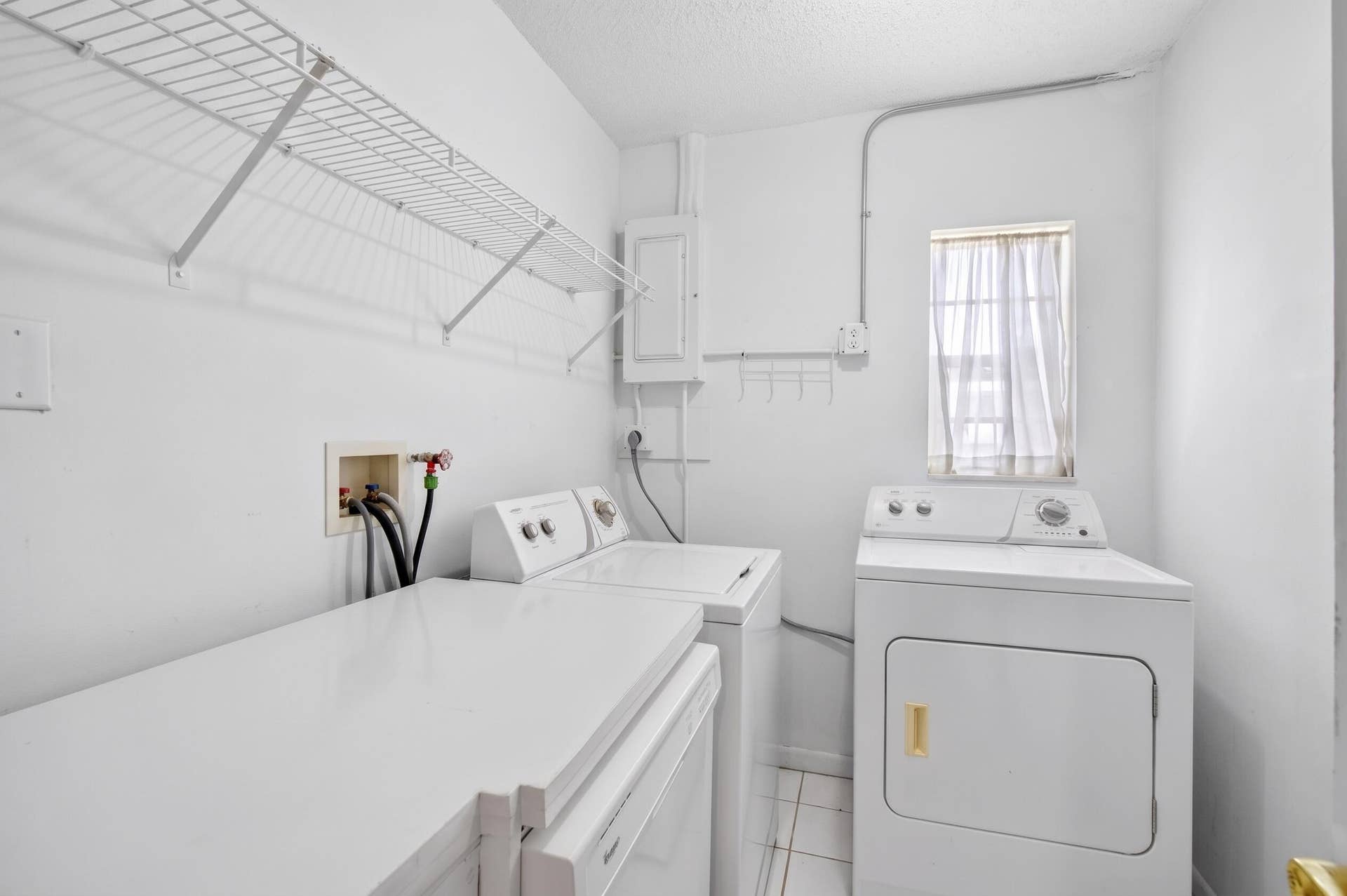 2703 Peer Lane, Delray Beach, FL 33445 Utility room off kitchen - dishwasher, washer, dryer. AI used to clear personal belongings