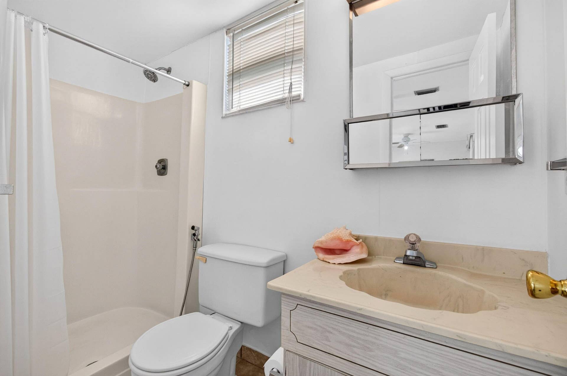 2703 Peer Lane, Delray Beach, FL 33445 2nd bathroom