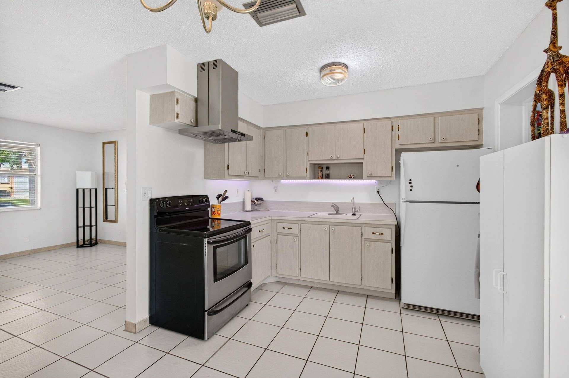 2703 Peer Lane, Delray Beach, FL 33445 1000172050