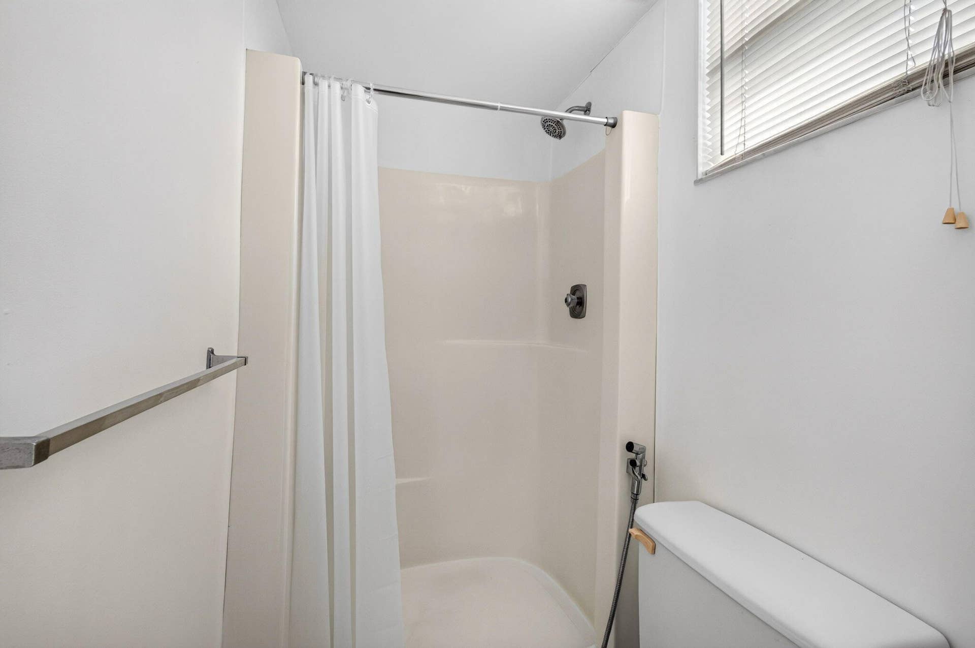 2703 Peer Lane, Delray Beach, FL 33445 2nd bathroom