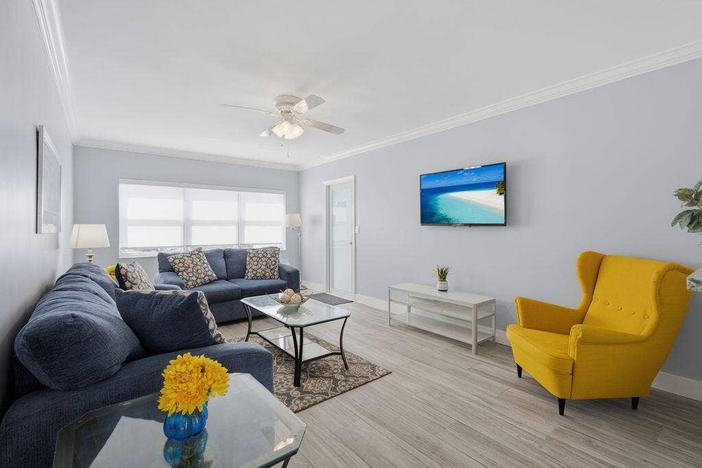 315 VAN BUREN Street, #205B, Hollywood, FL 33019 LIVING AREA