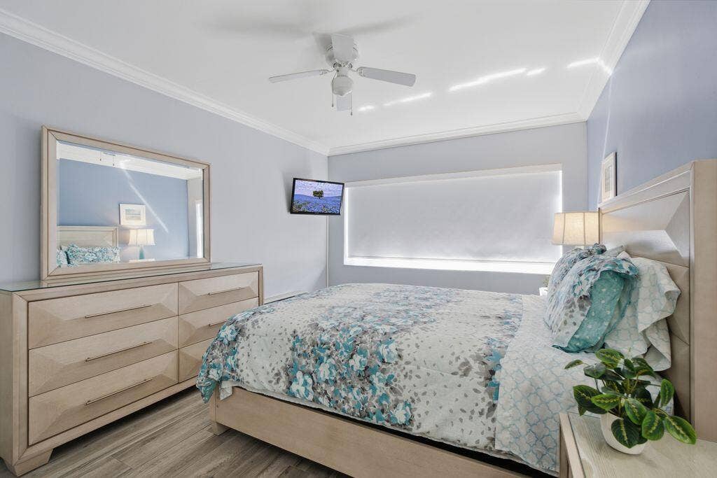 315 VAN BUREN Street, #205B, Hollywood, FL 33019 BEDROOM HAS QUEEN BED