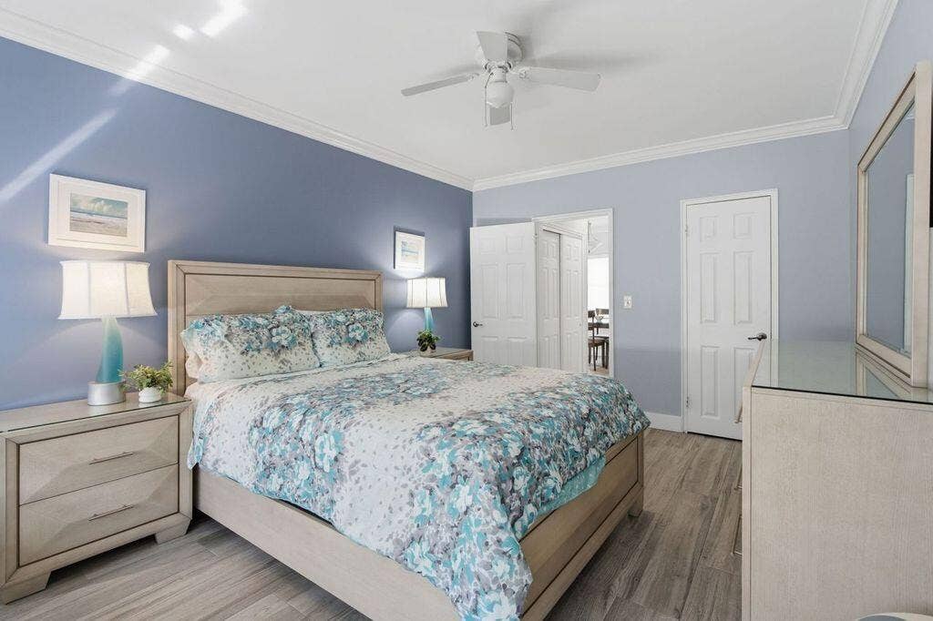 315 VAN BUREN Street, #205B, Hollywood, FL 33019 BEDROOM WITH WALK IN CLOSET