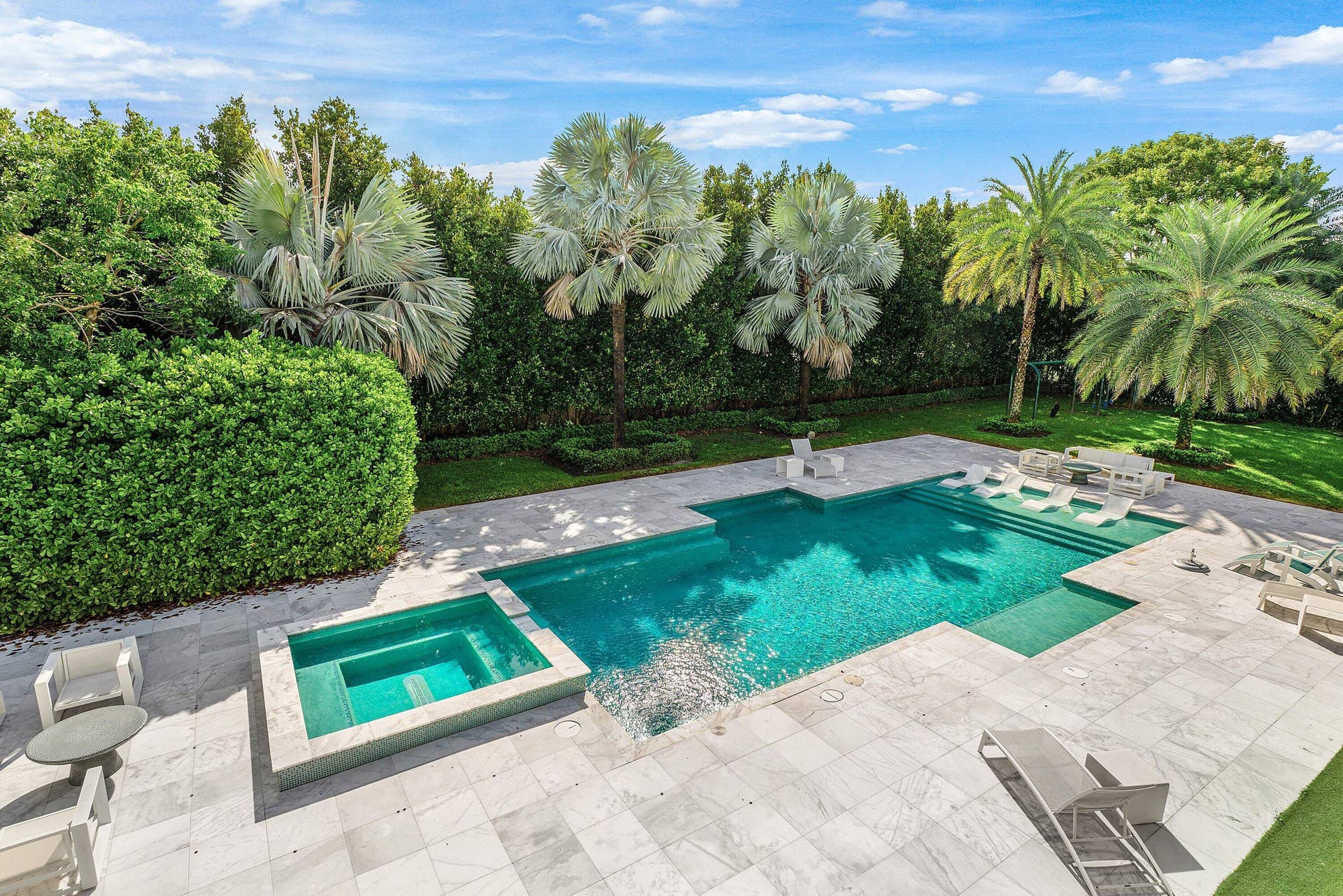 Resort Style Pool & Spa