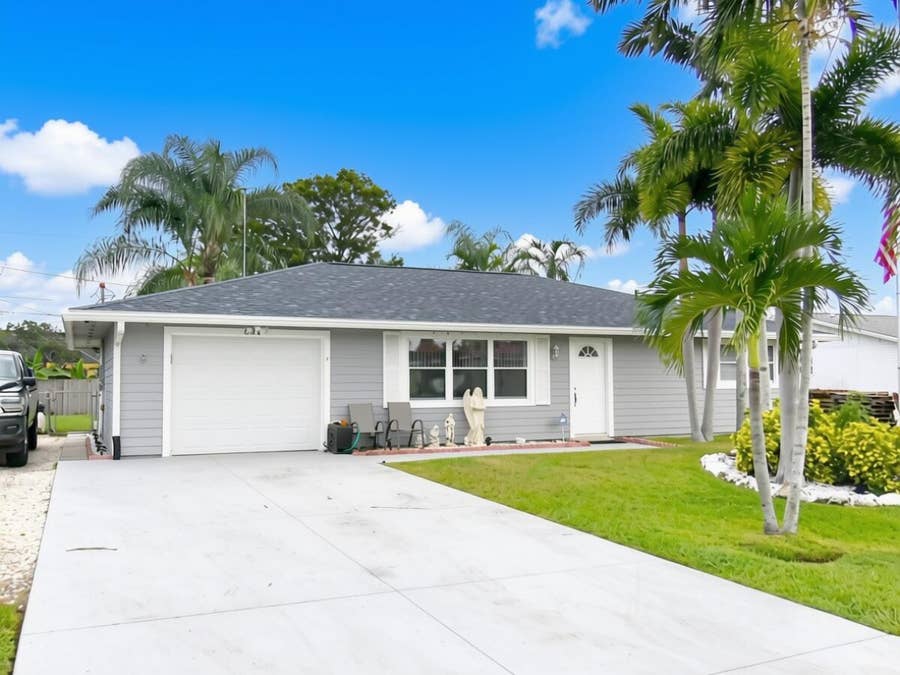Property photo for 831 SE CARNIVAL Avenue, Port St Lucie, FL