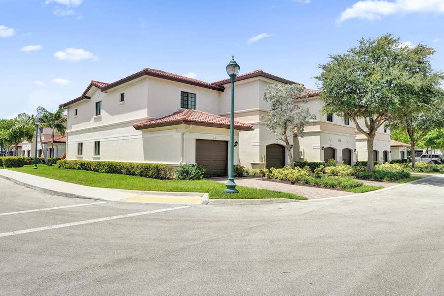 Property photo for 4208 N DIXIE Highway, #25, Oakland Park, FL