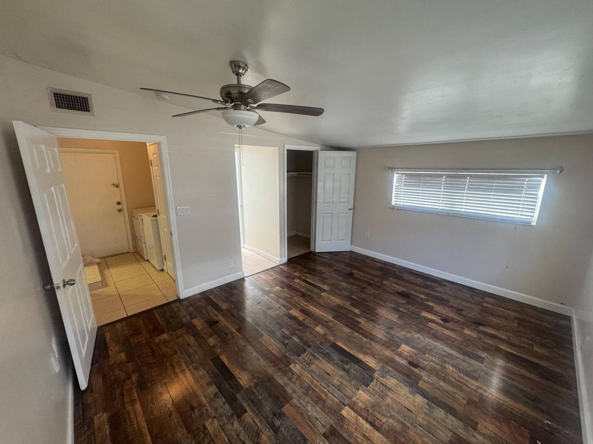 1106 NW 14TH Court, Fort Lauderdale, Fort Lauderdale, FL 33311 WhatsApp Image 2026-10-21 at 15.07.47 (1
