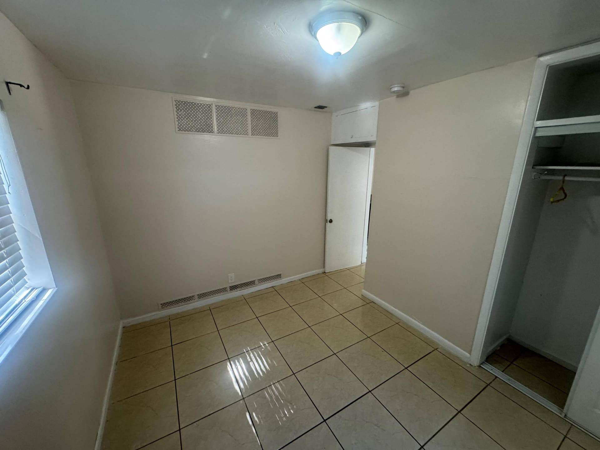 1106 NW 14TH Court, Fort Lauderdale, Fort Lauderdale, FL 33311 WhatsApp Image 2026-10-21 at 15.07.46