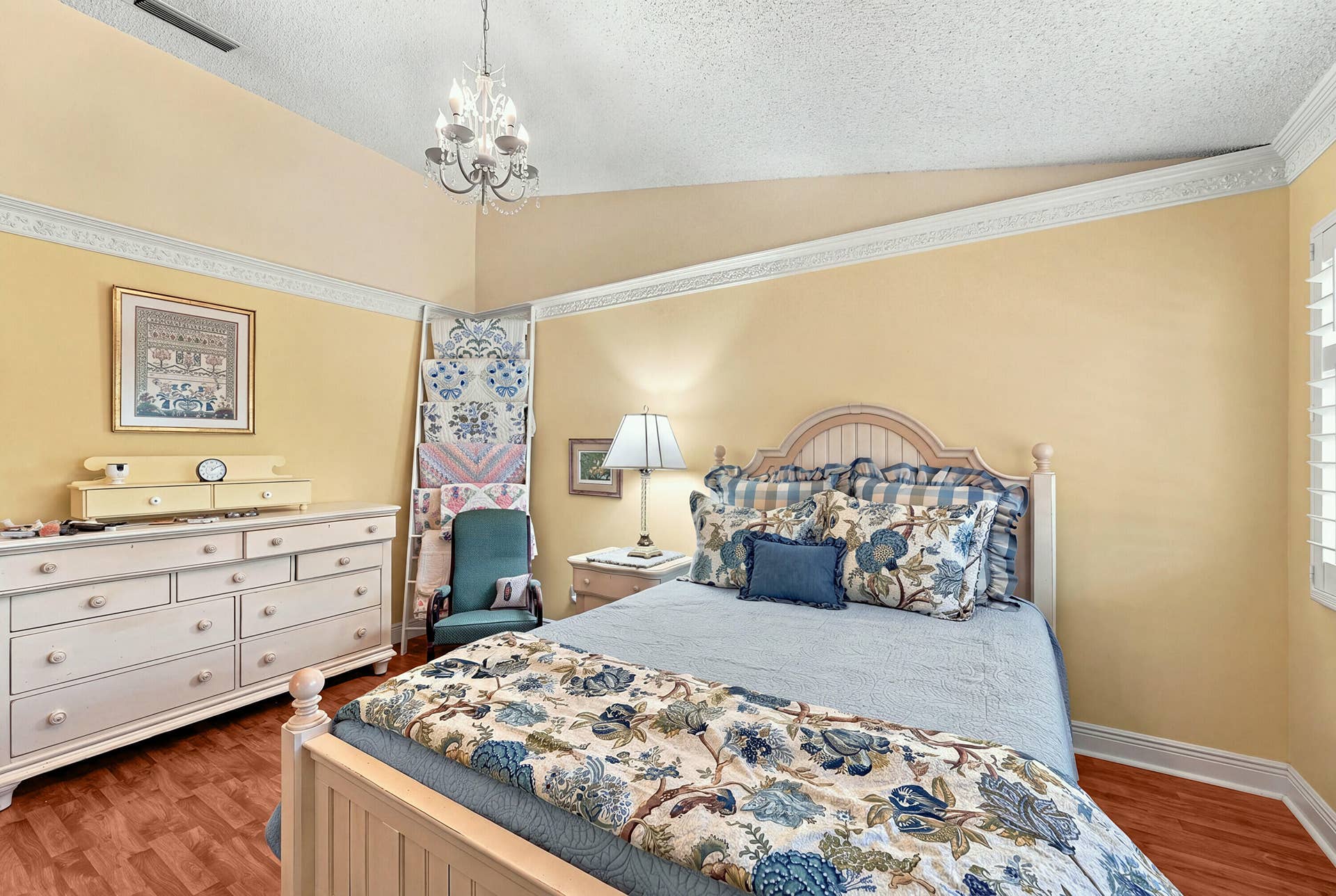21_bedroom