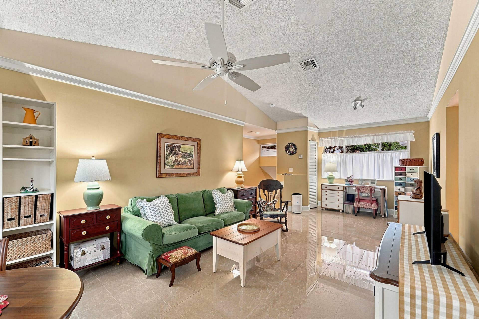 10_living room
